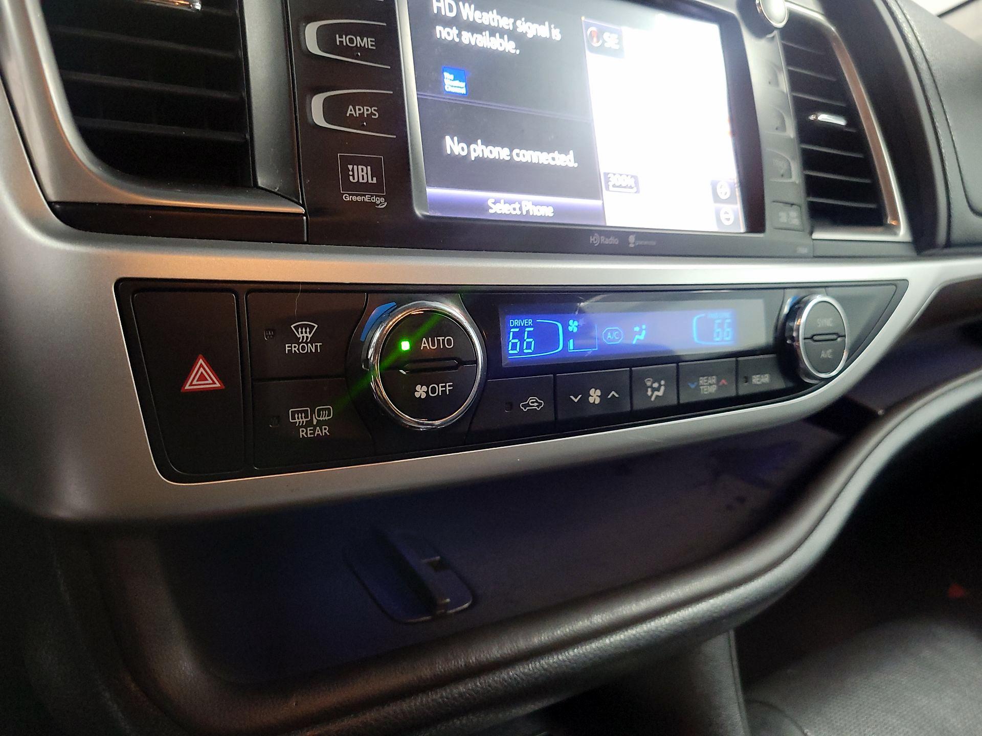 Thumbnail: 2014 Toyota Highlander - 16