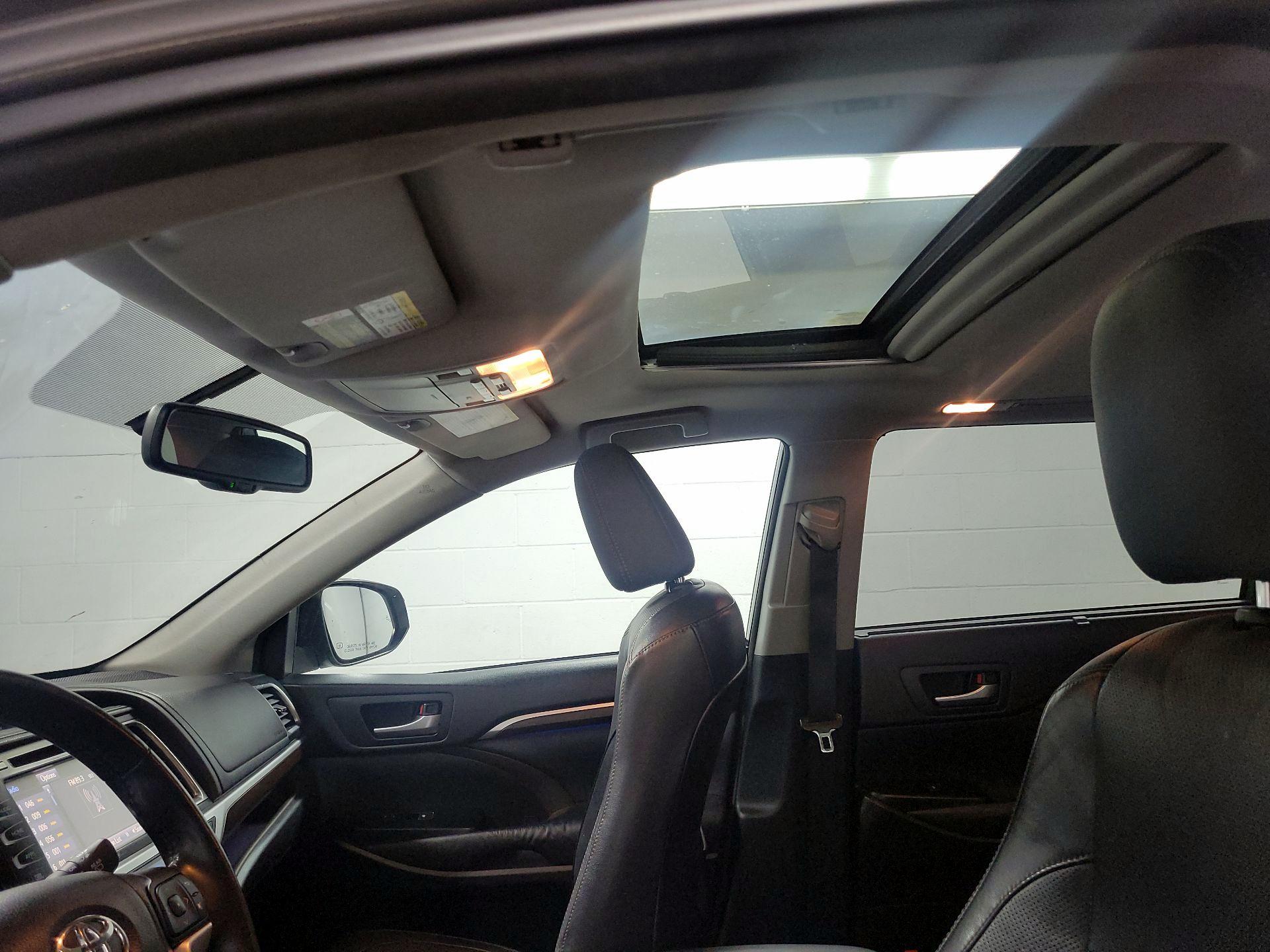 Thumbnail: 2014 Toyota Highlander - 19