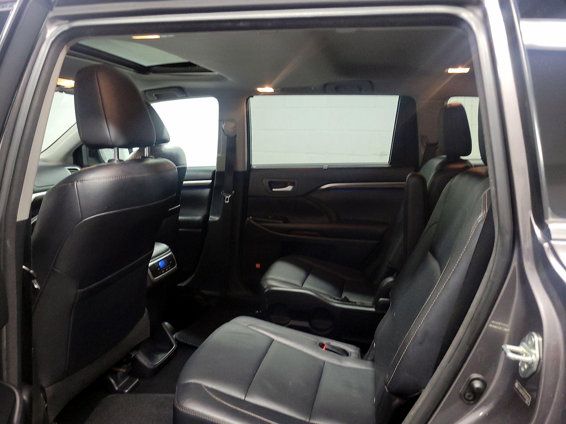 Thumbnail: 2014 Toyota Highlander - 20