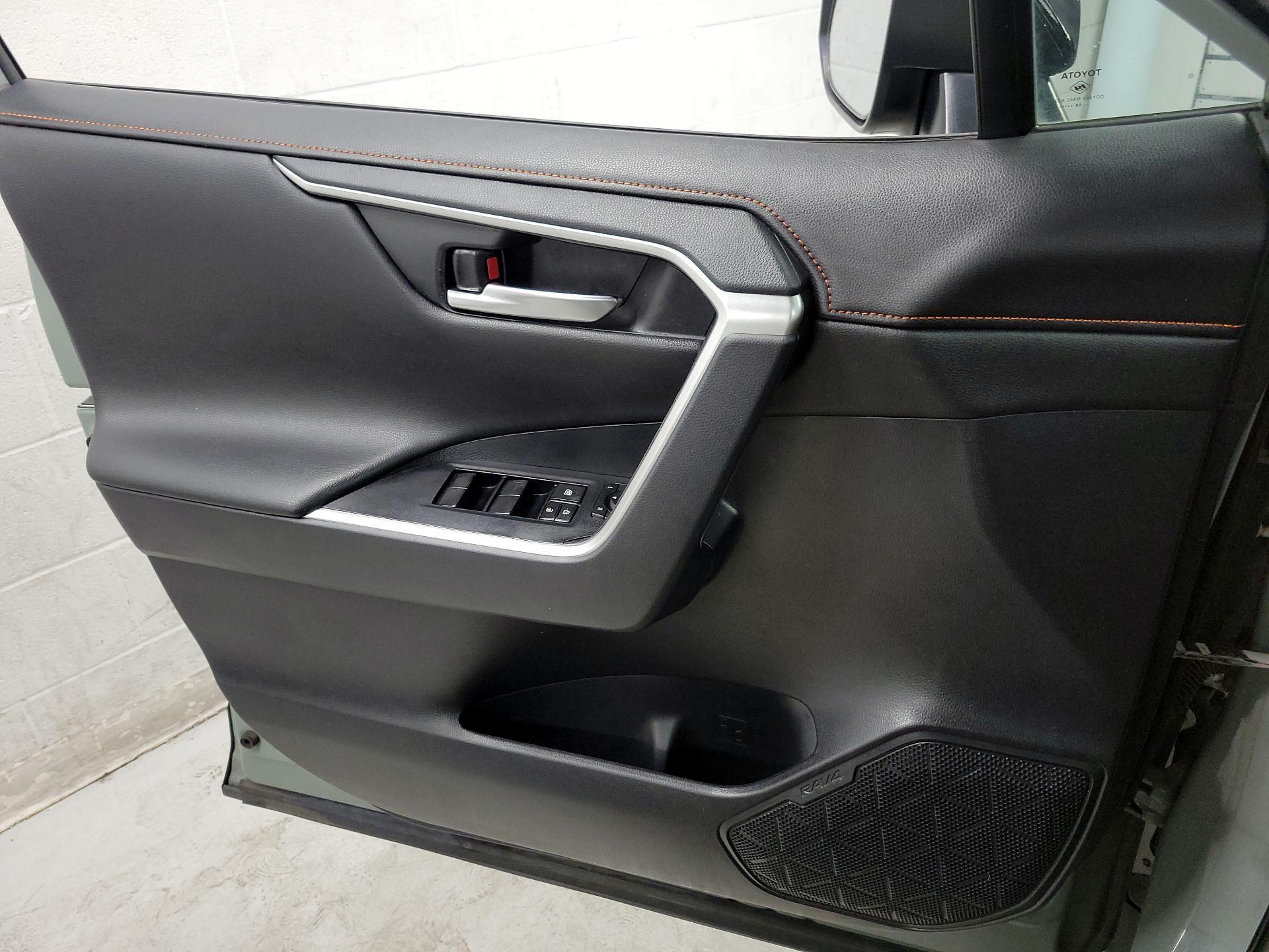 Thumbnail: 2019 Toyota RAV4 - 12
