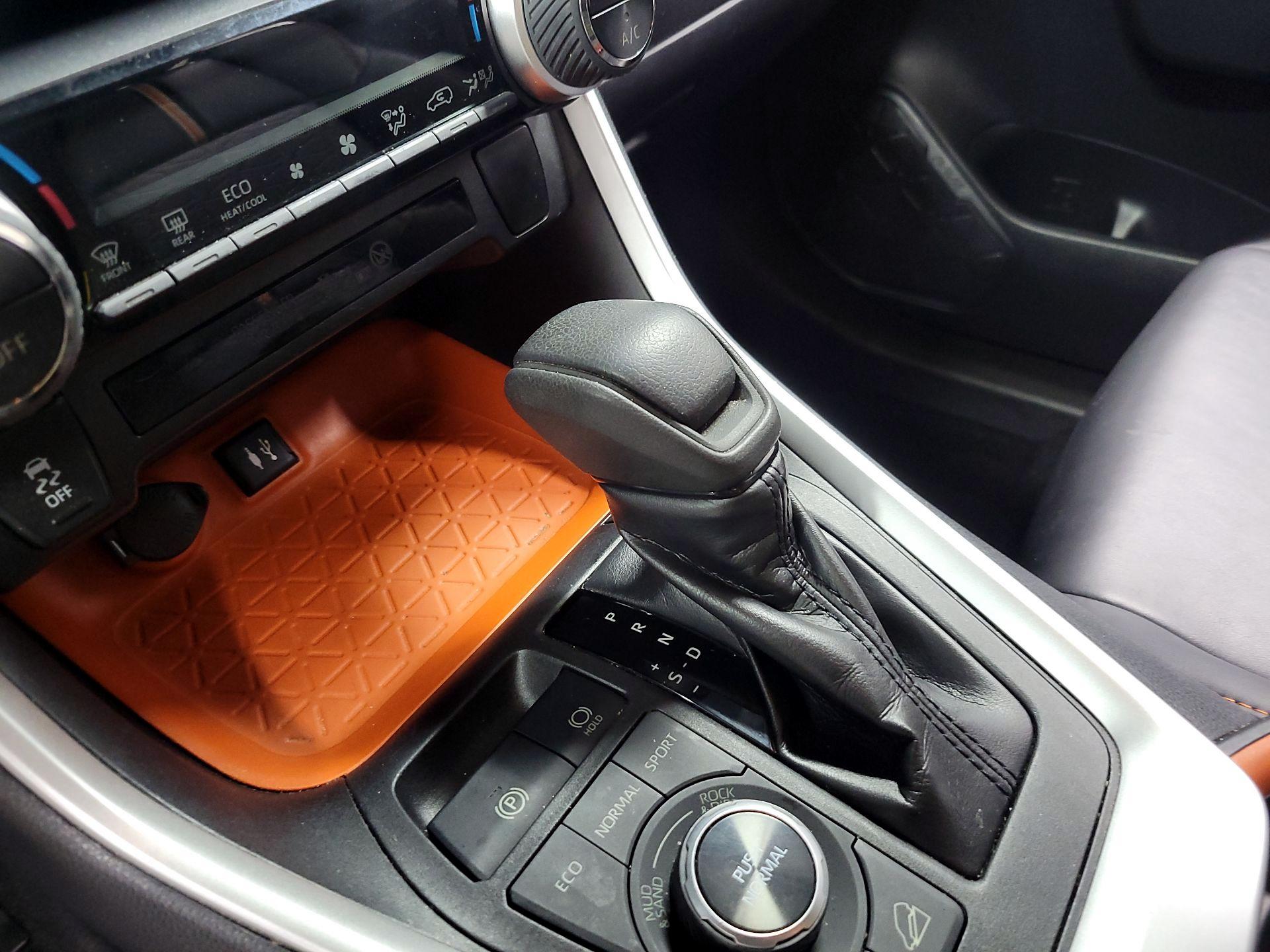 Thumbnail: 2019 Toyota RAV4 - 18