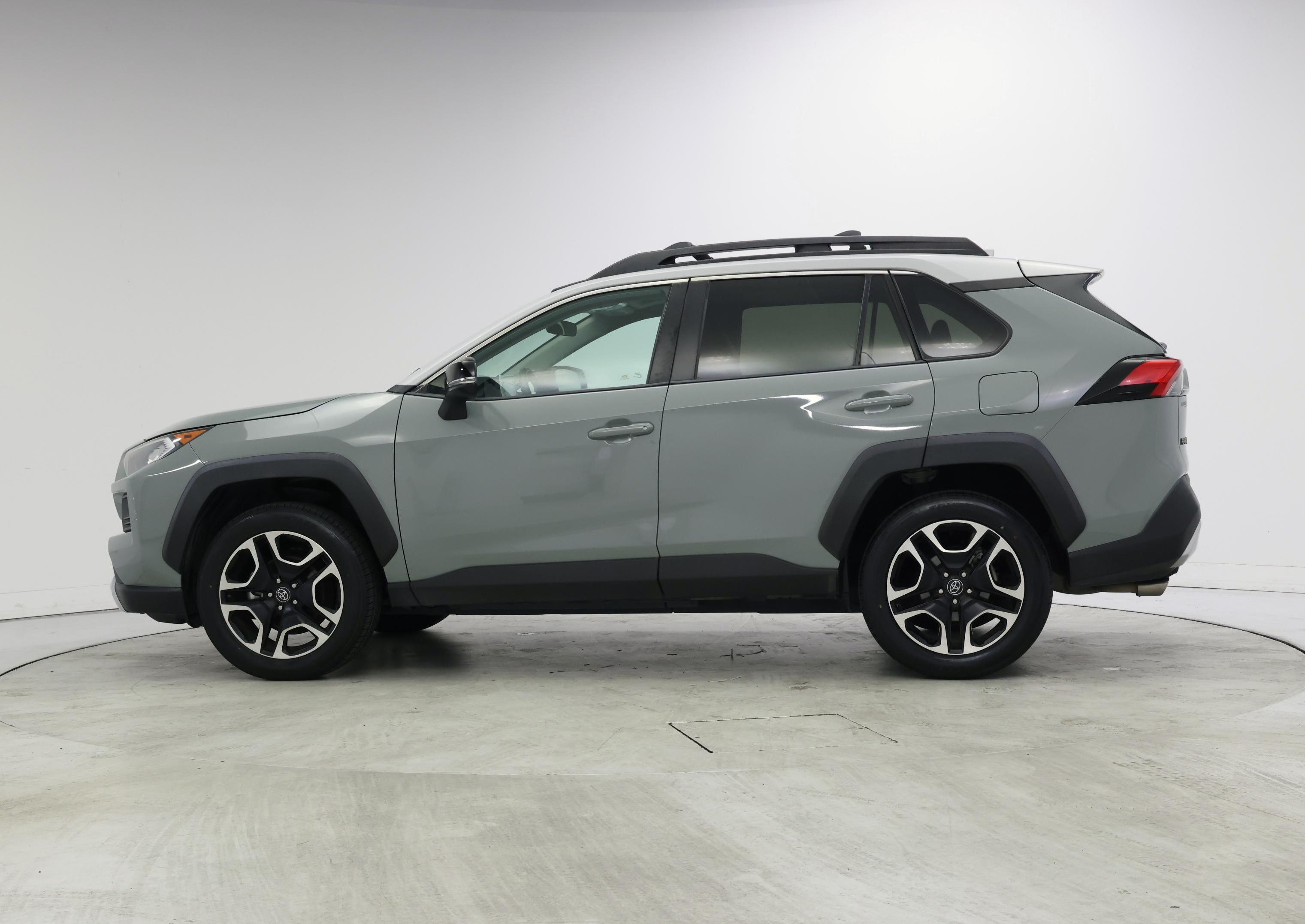 Thumbnail: 2019 Toyota RAV4 - 3