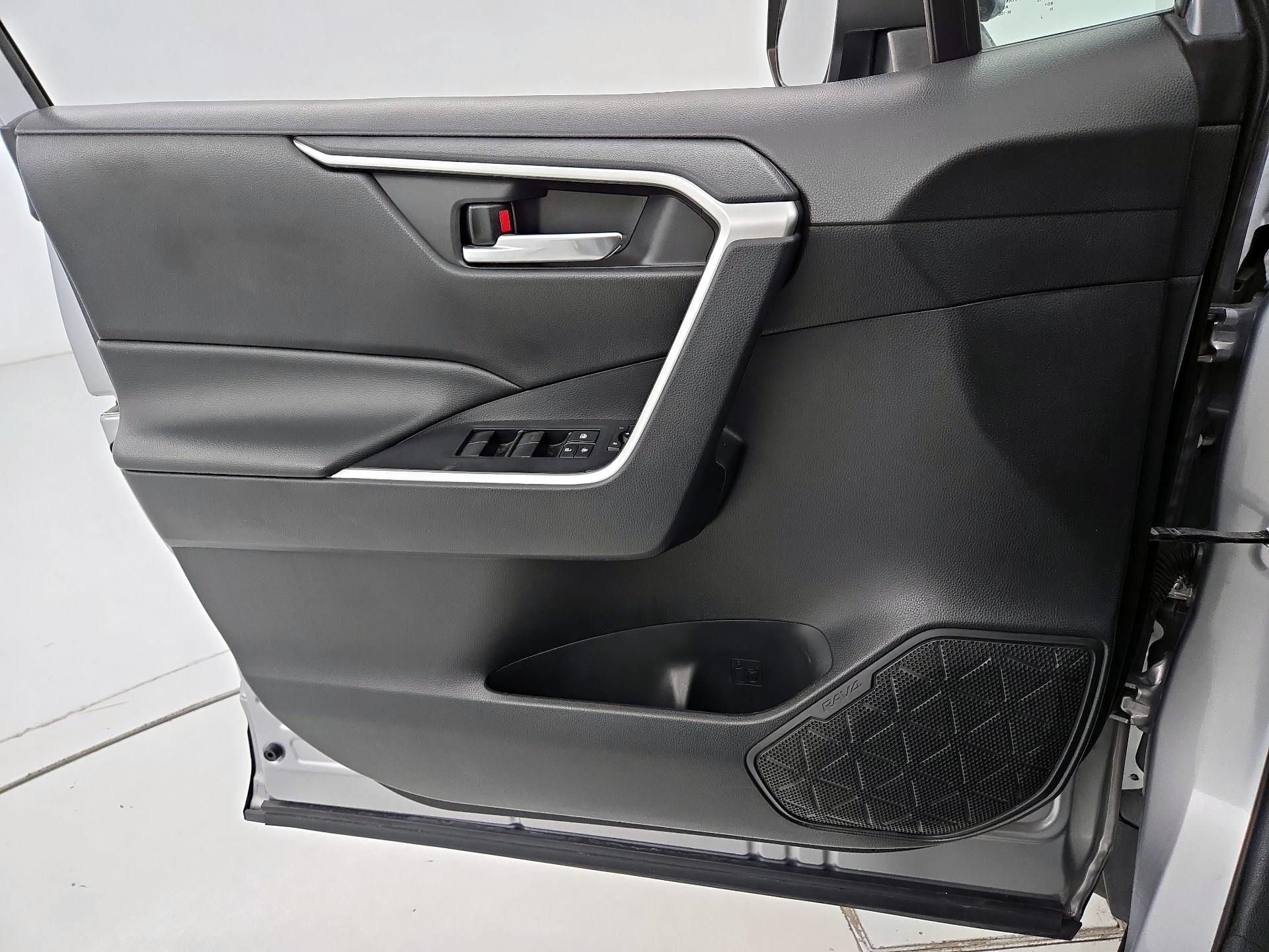 Thumbnail: 2021 Toyota RAV4 - 12
