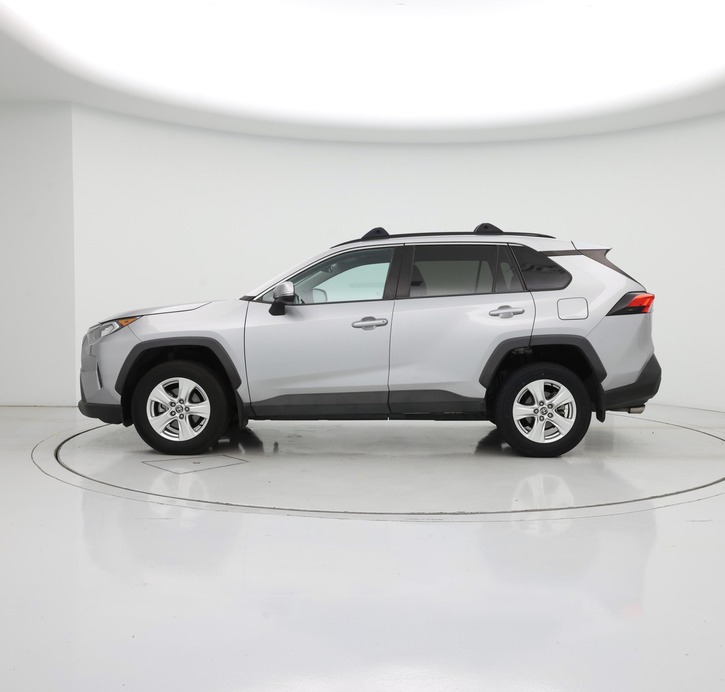 Thumbnail: 2021 Toyota RAV4 - 3