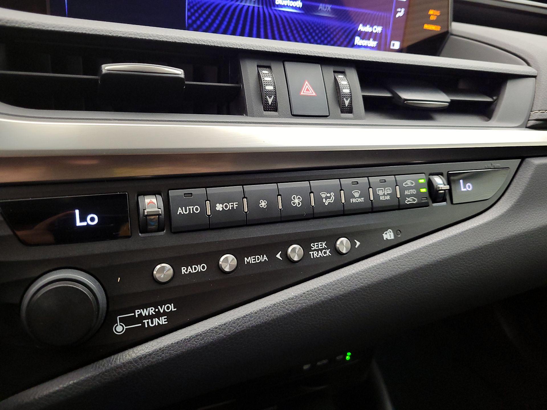 Thumbnail: 2019 Lexus ES - 15