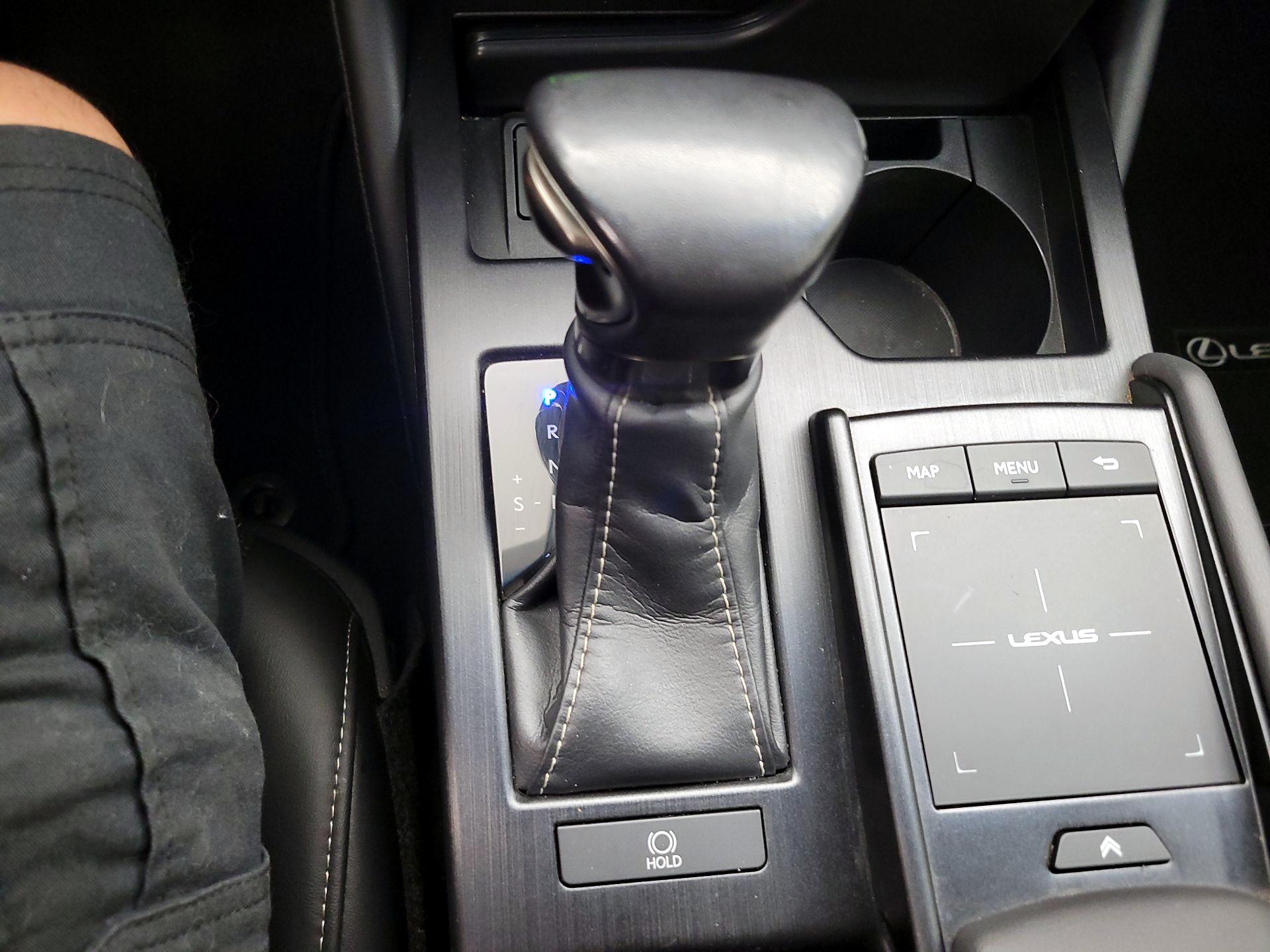 Thumbnail: 2019 Lexus ES - 16