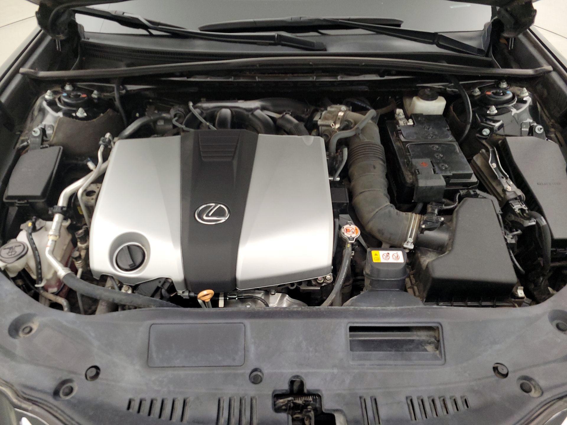 Thumbnail: 2019 Lexus ES - 19