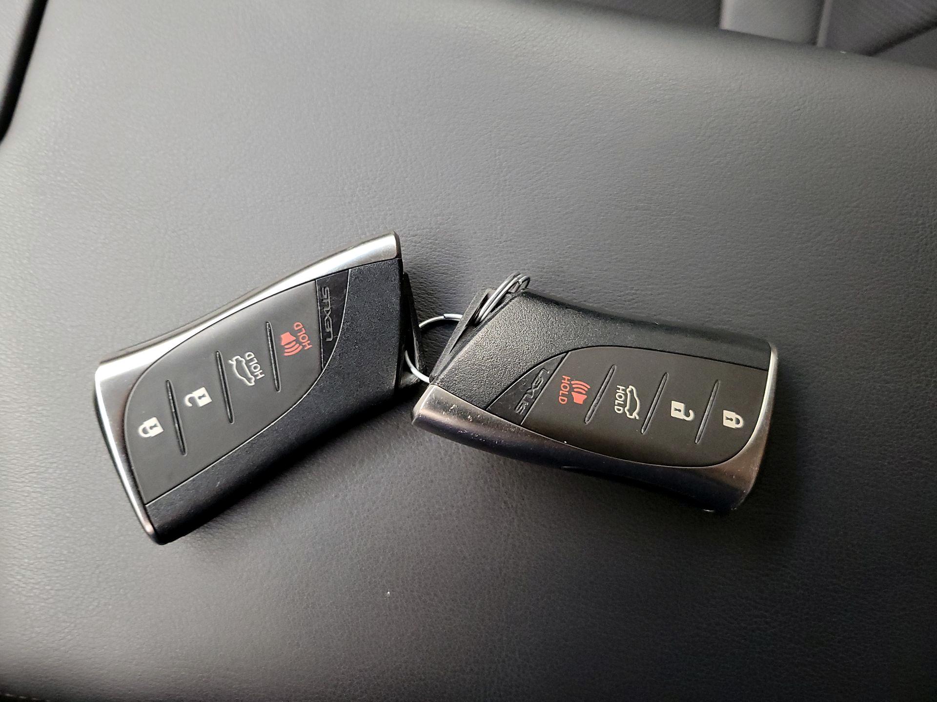 Thumbnail: 2019 Lexus ES - 20