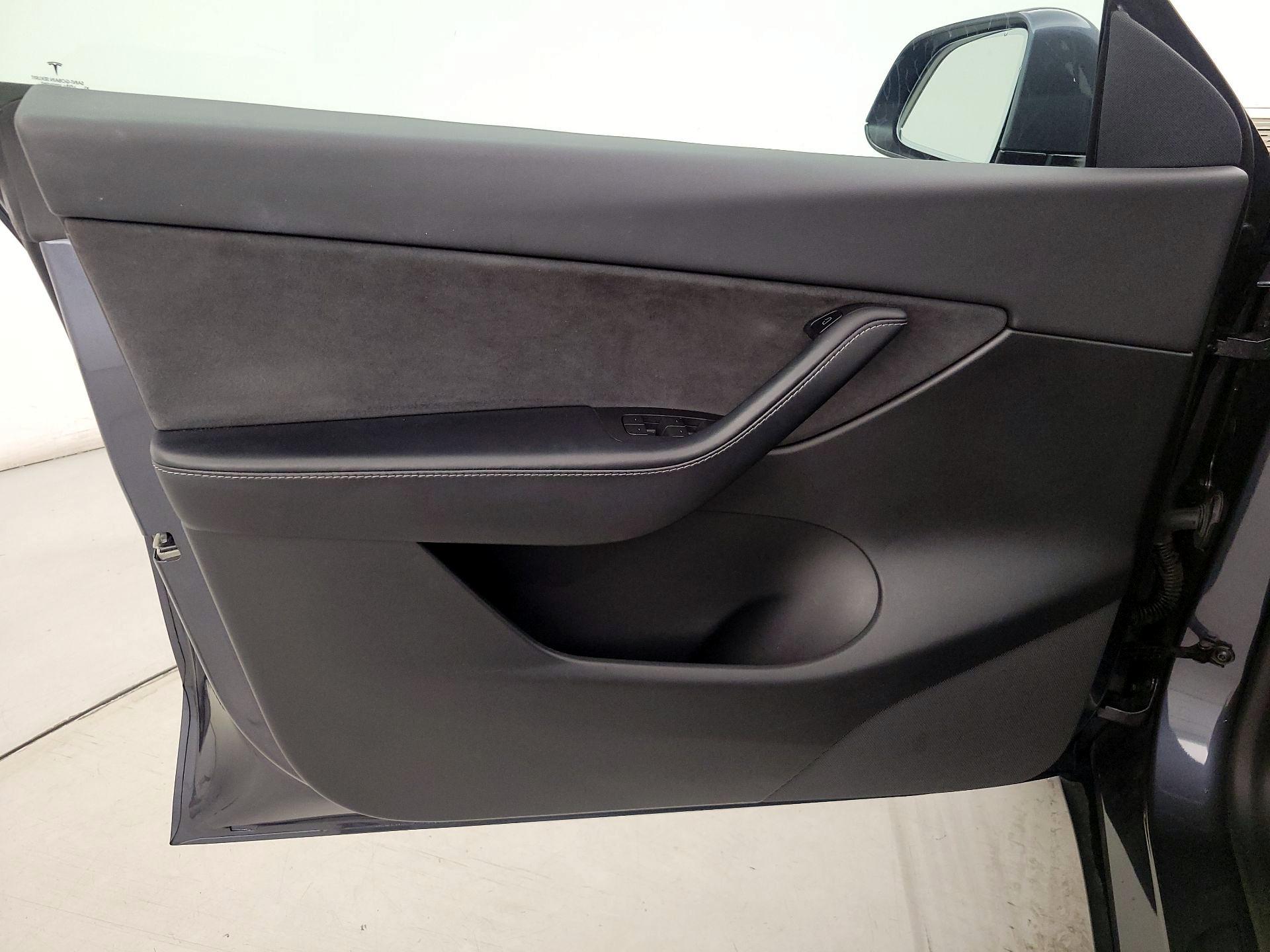 Thumbnail: 2021 Tesla Model Y - 12