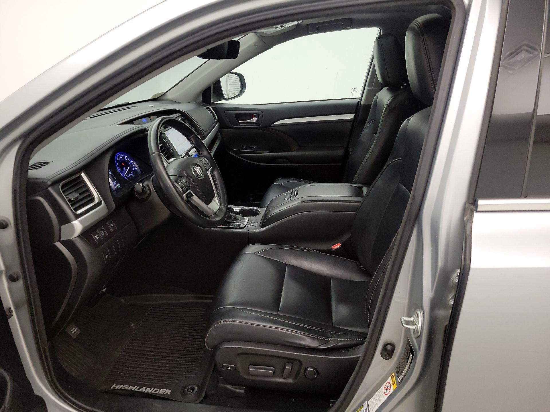 Thumbnail: 2018 Toyota Highlander - 11