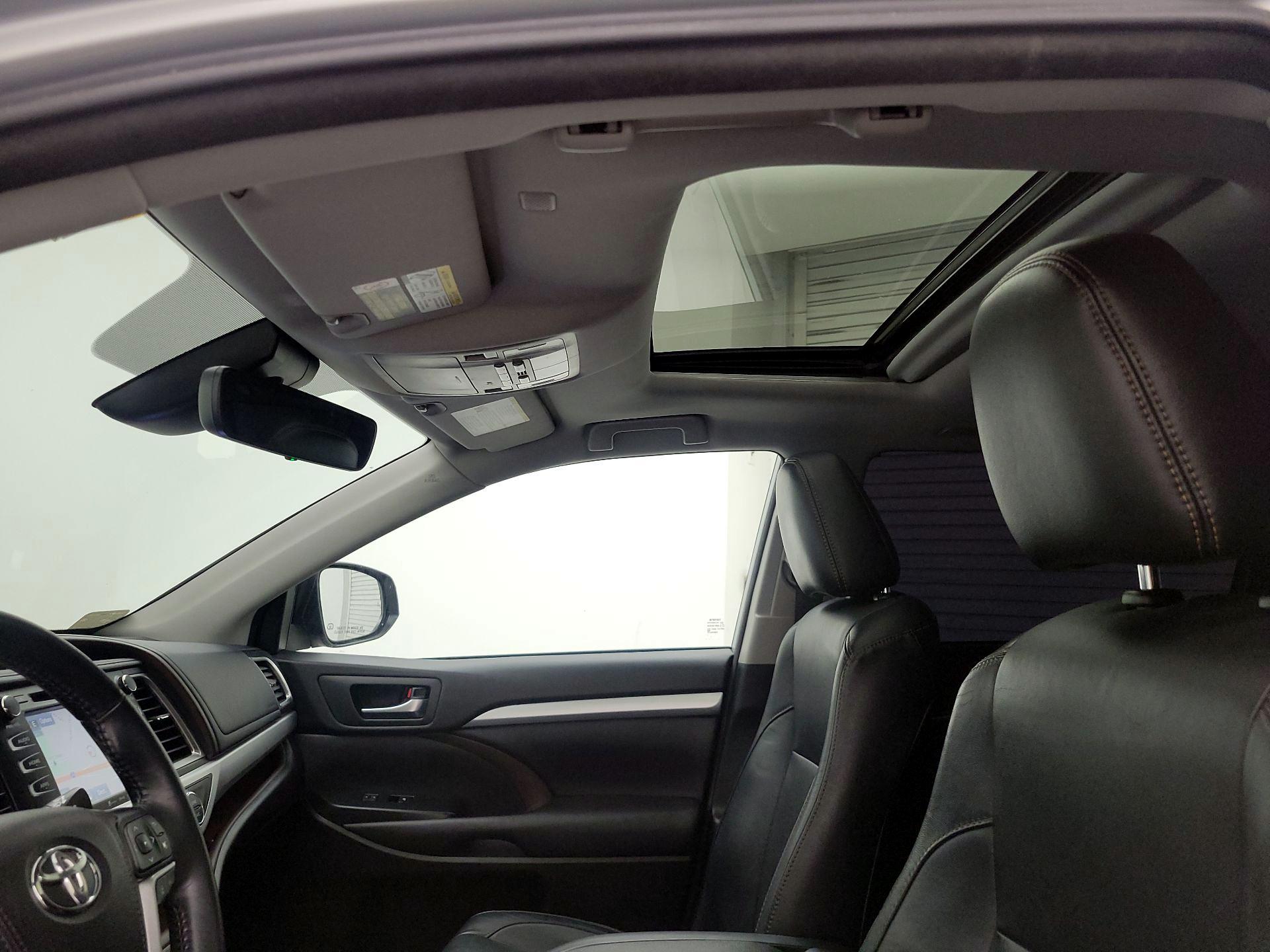 Thumbnail: 2018 Toyota Highlander - 20