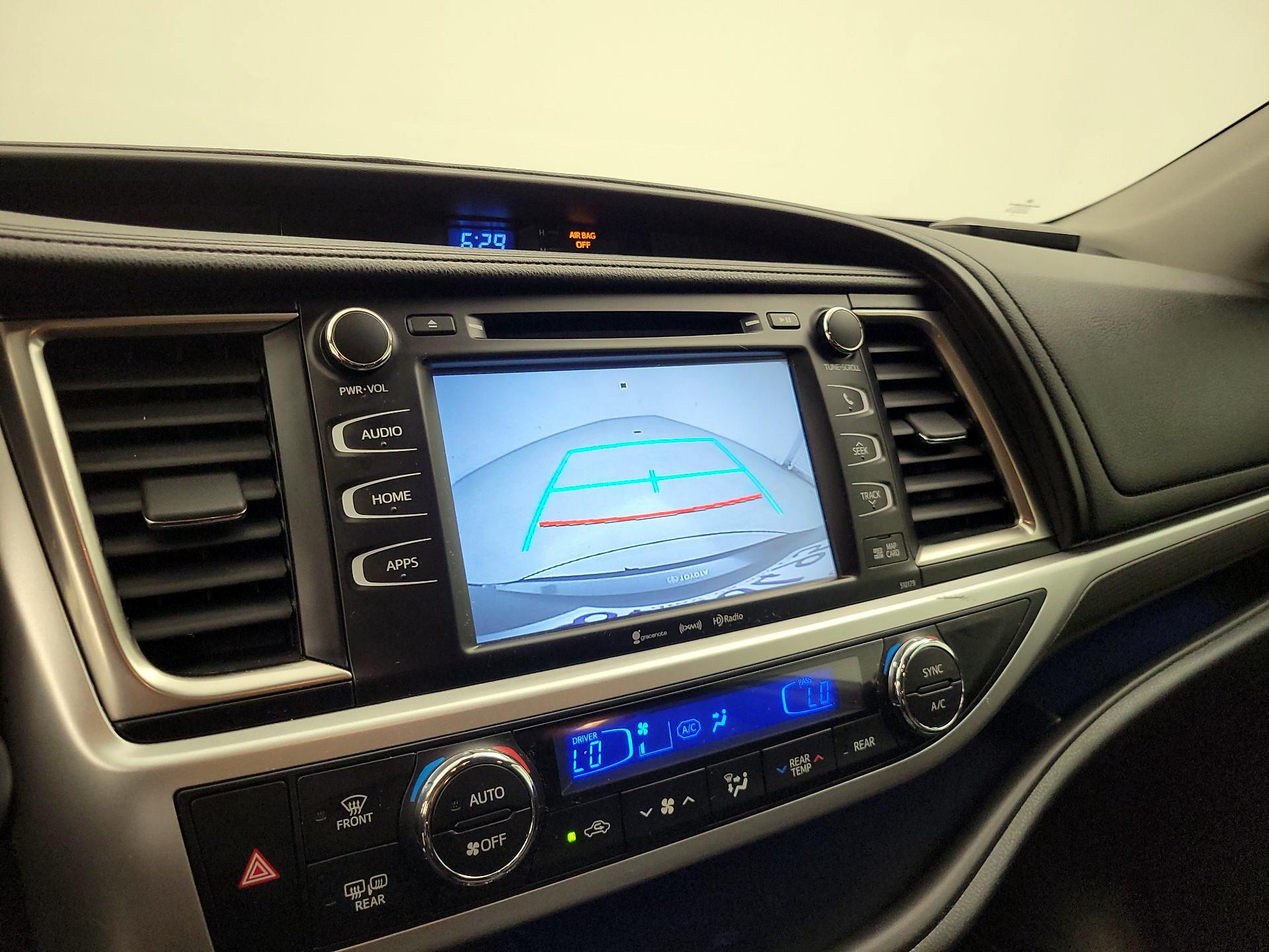 Thumbnail: 2018 Toyota Highlander - 14