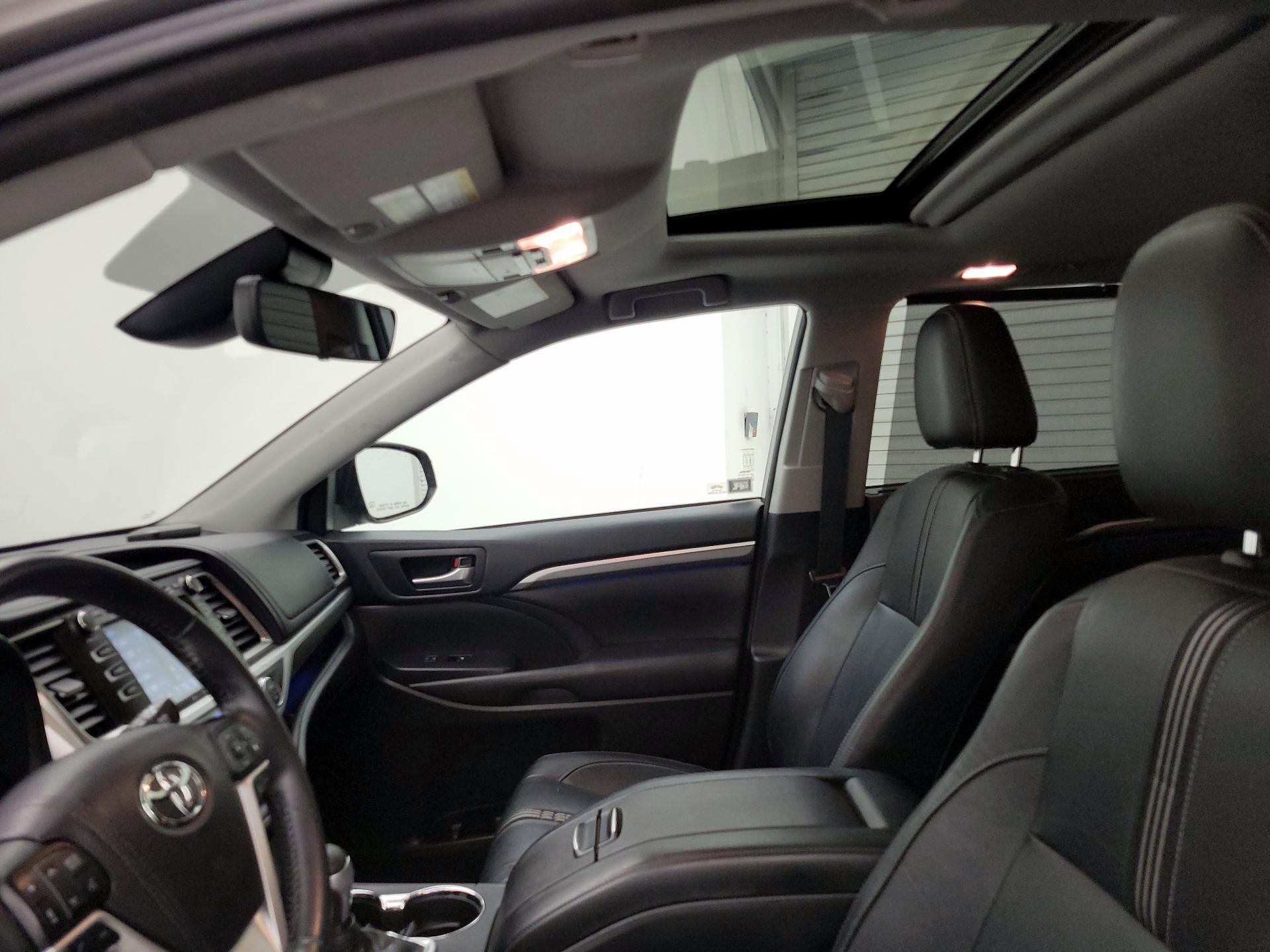 Thumbnail: 2018 Toyota Highlander - 19