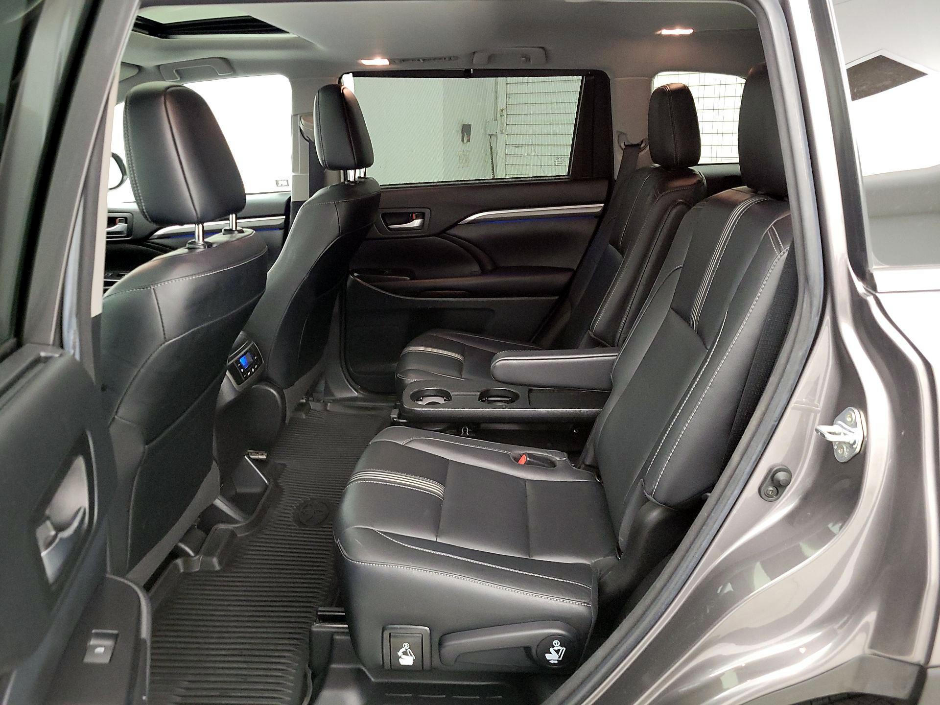 Thumbnail: 2018 Toyota Highlander - 20