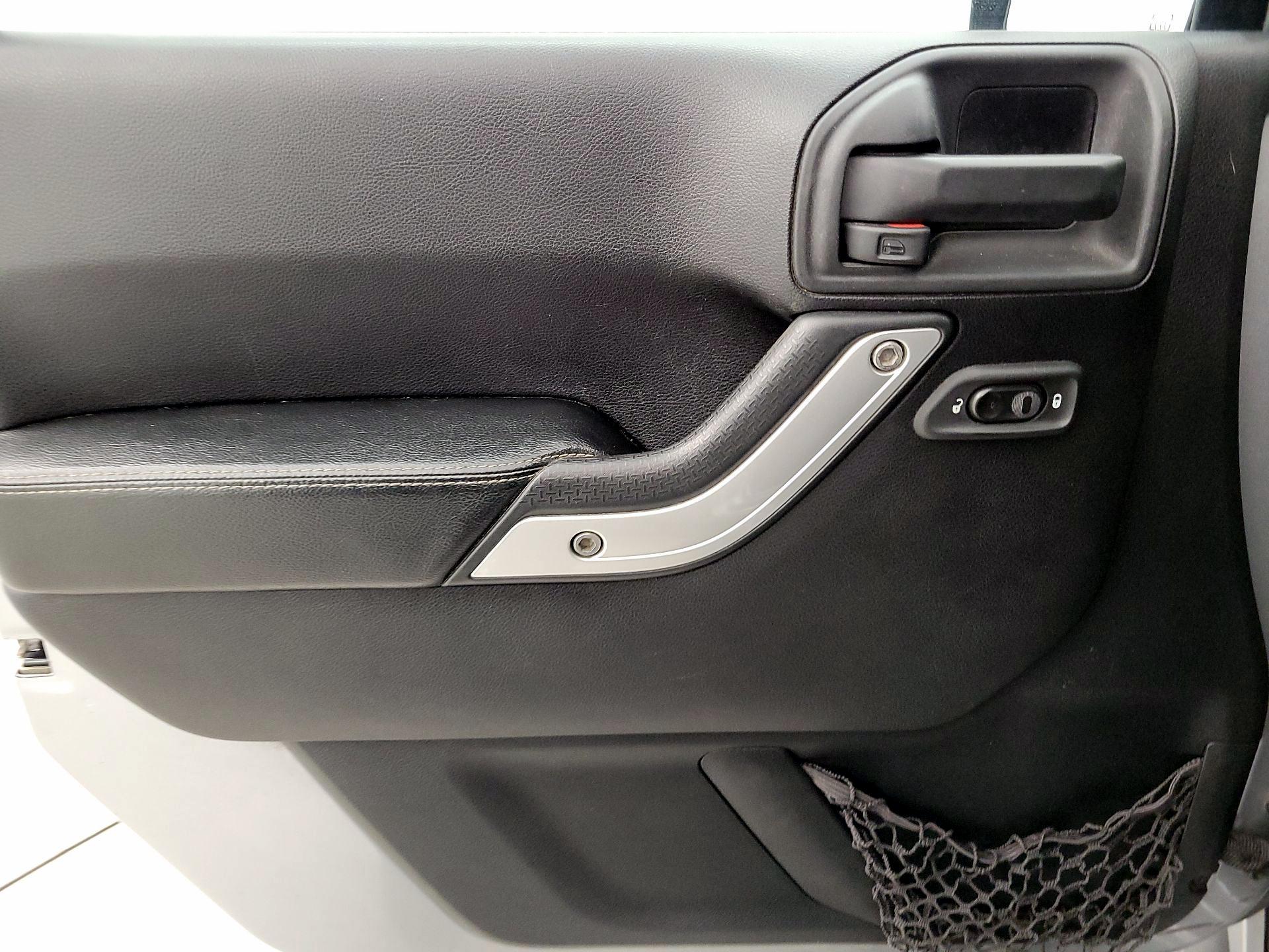 Thumbnail: 2014 Jeep Wrangler - 12
