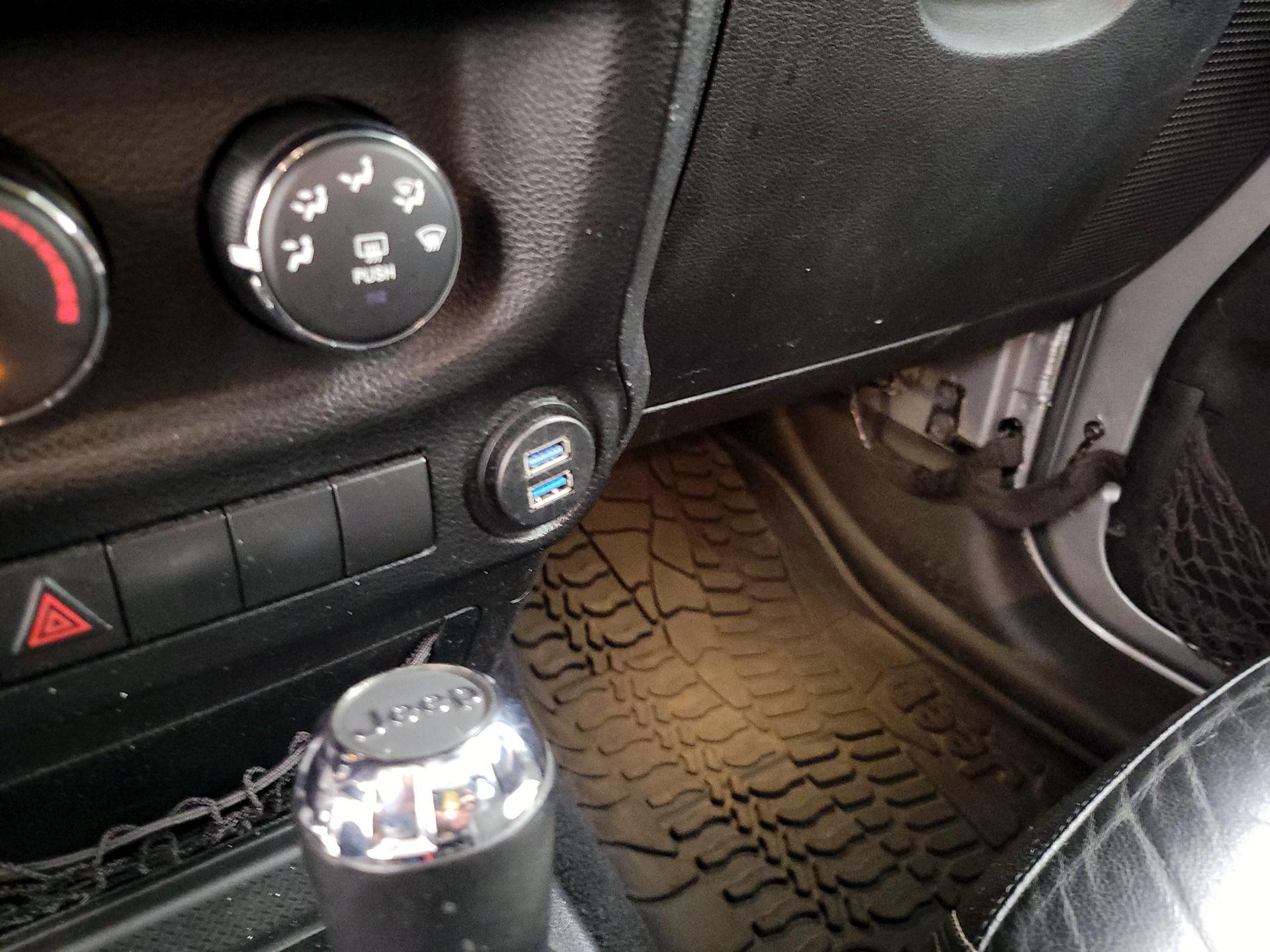 Thumbnail: 2014 Jeep Wrangler - 17