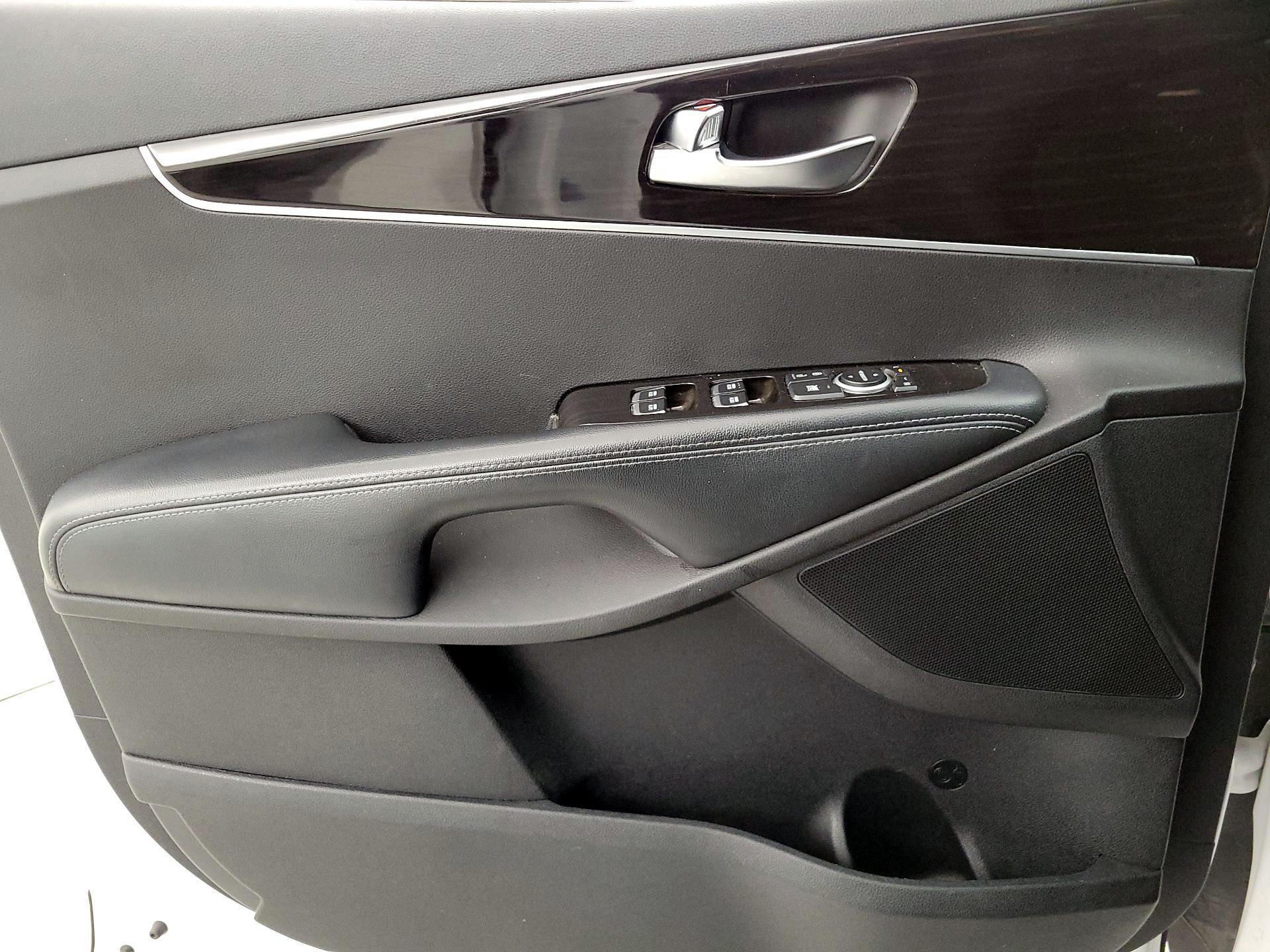 Thumbnail: 2019 Kia Sorento - 12