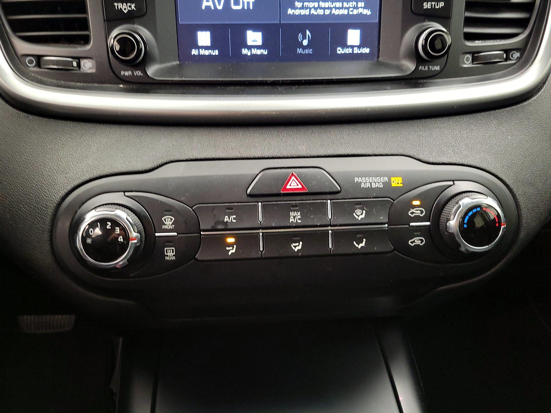 Thumbnail: 2019 Kia Sorento - 16