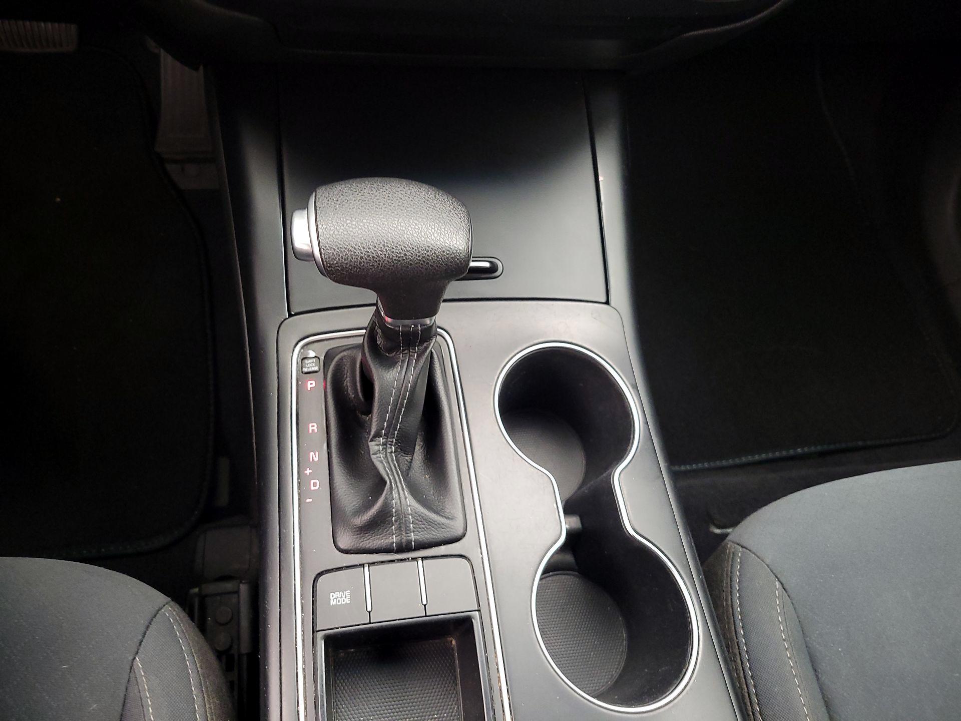 Thumbnail: 2019 Kia Sorento - 17