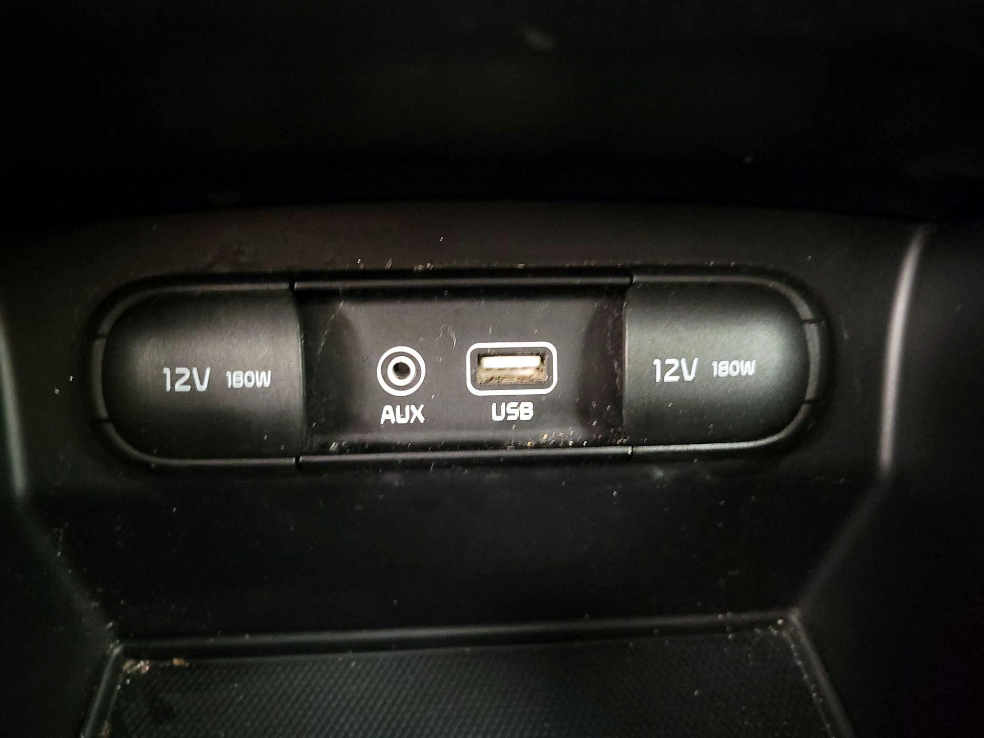 Thumbnail: 2019 Kia Sorento - 18