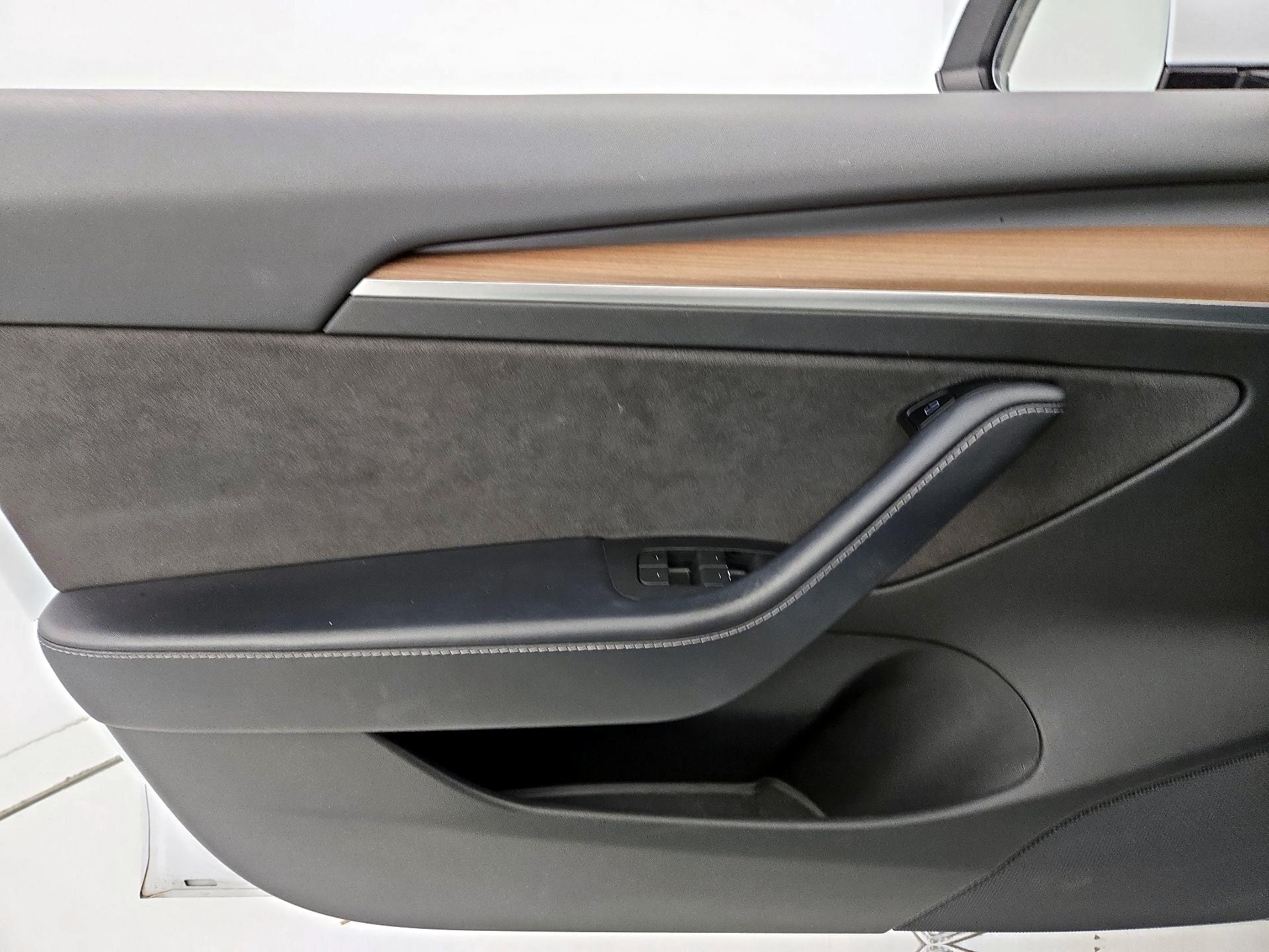 Thumbnail: 2021 Tesla Model 3 - 12