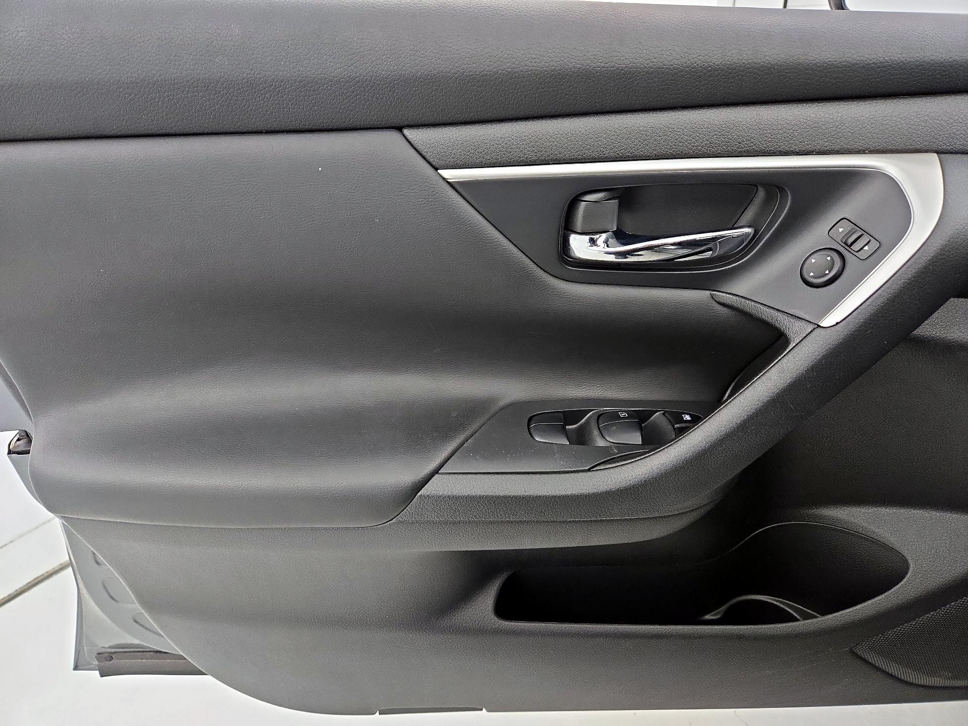 Thumbnail: 2018 Nissan Altima - 12