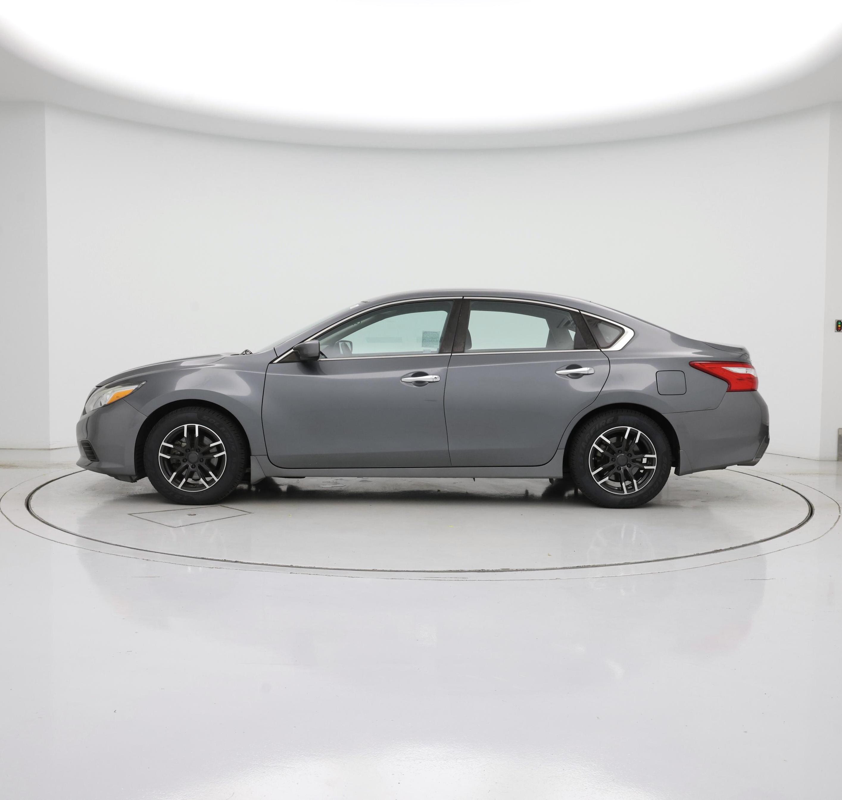Thumbnail: 2018 Nissan Altima - 3