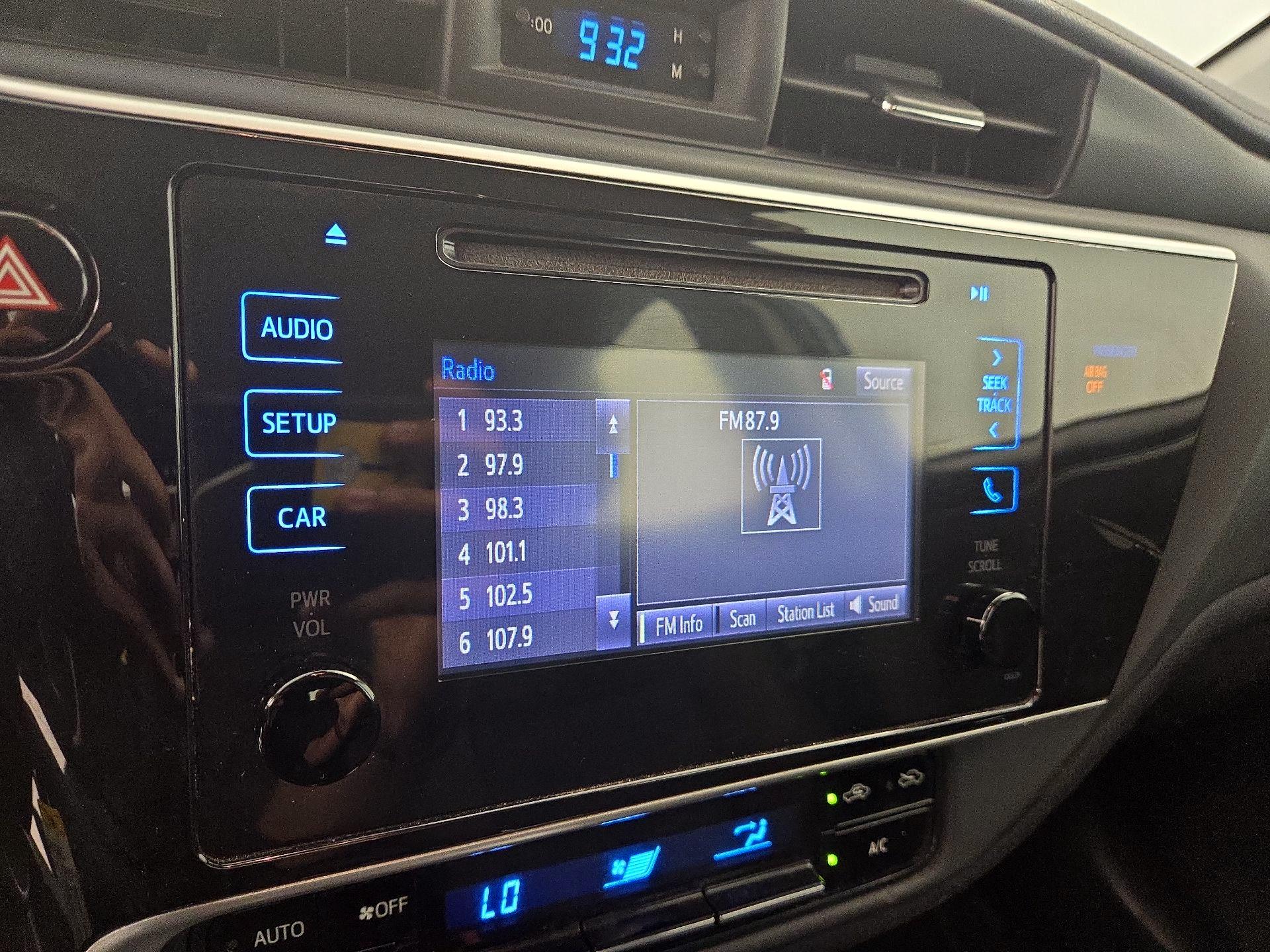 Thumbnail: 2018 Toyota Corolla - 15