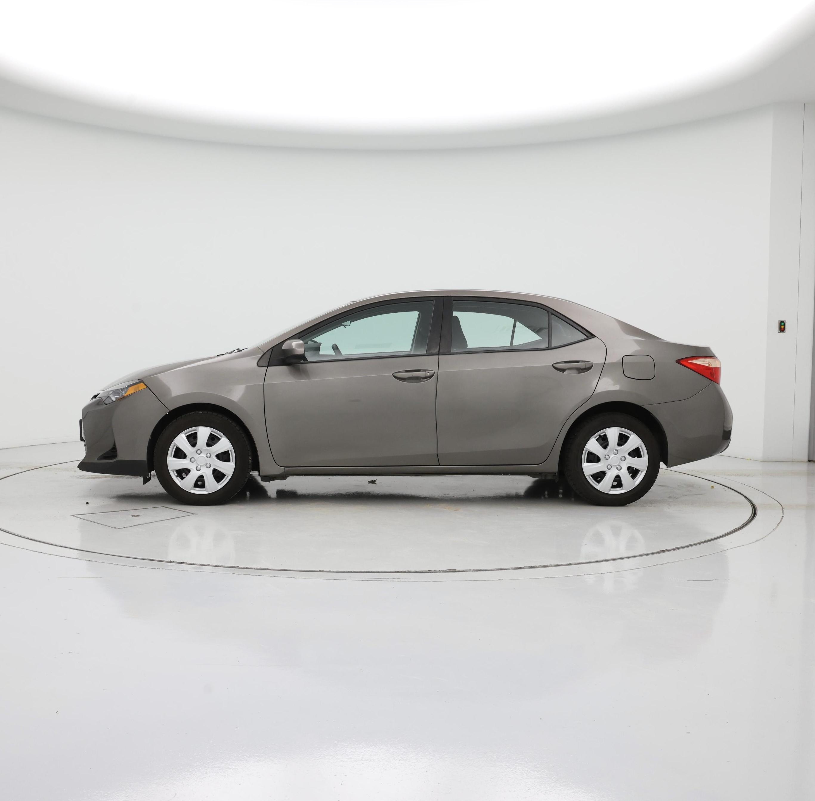 Thumbnail: 2018 Toyota Corolla - 3