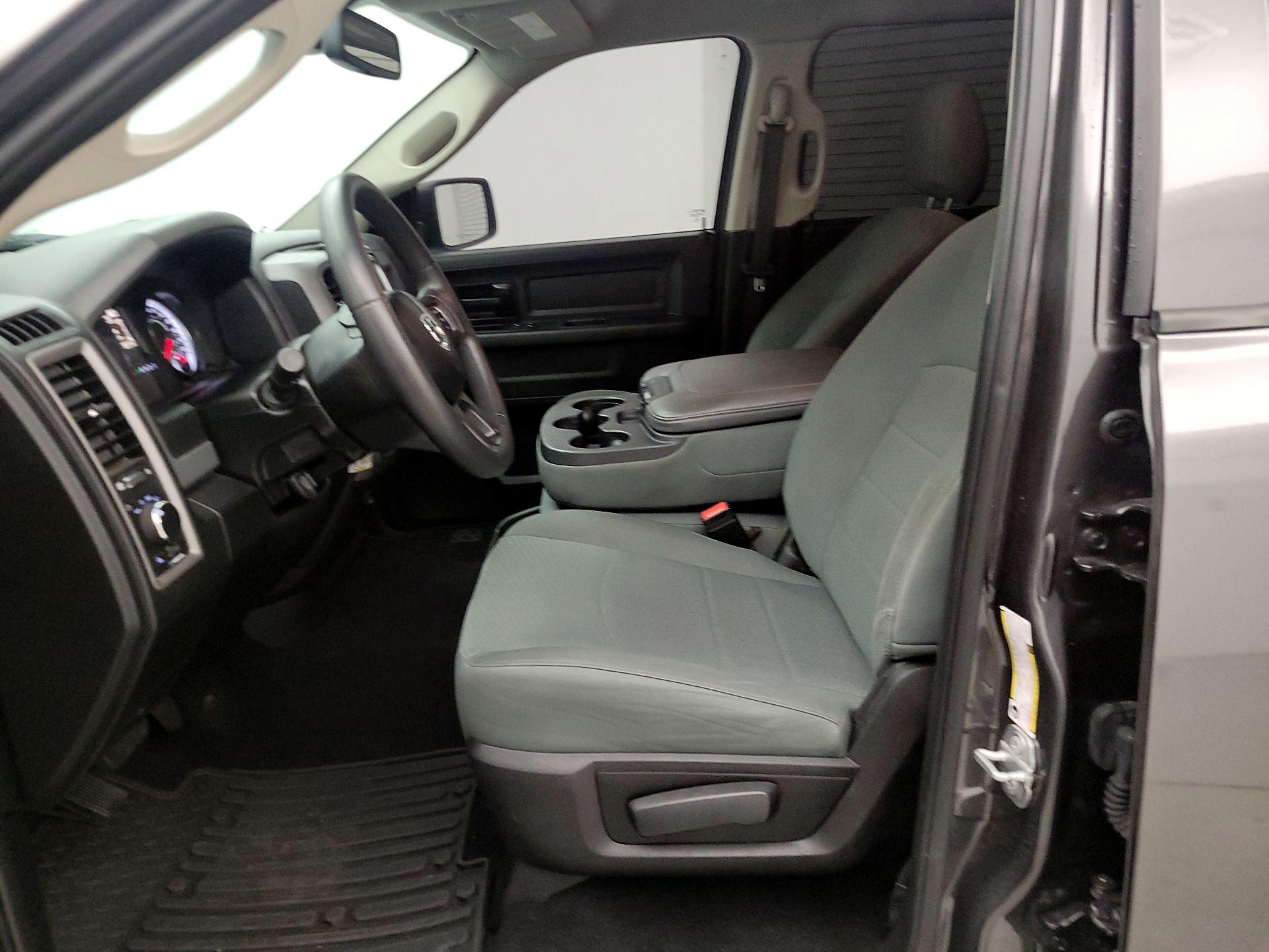 Thumbnail: 2020 RAM 1500 Classic - 11