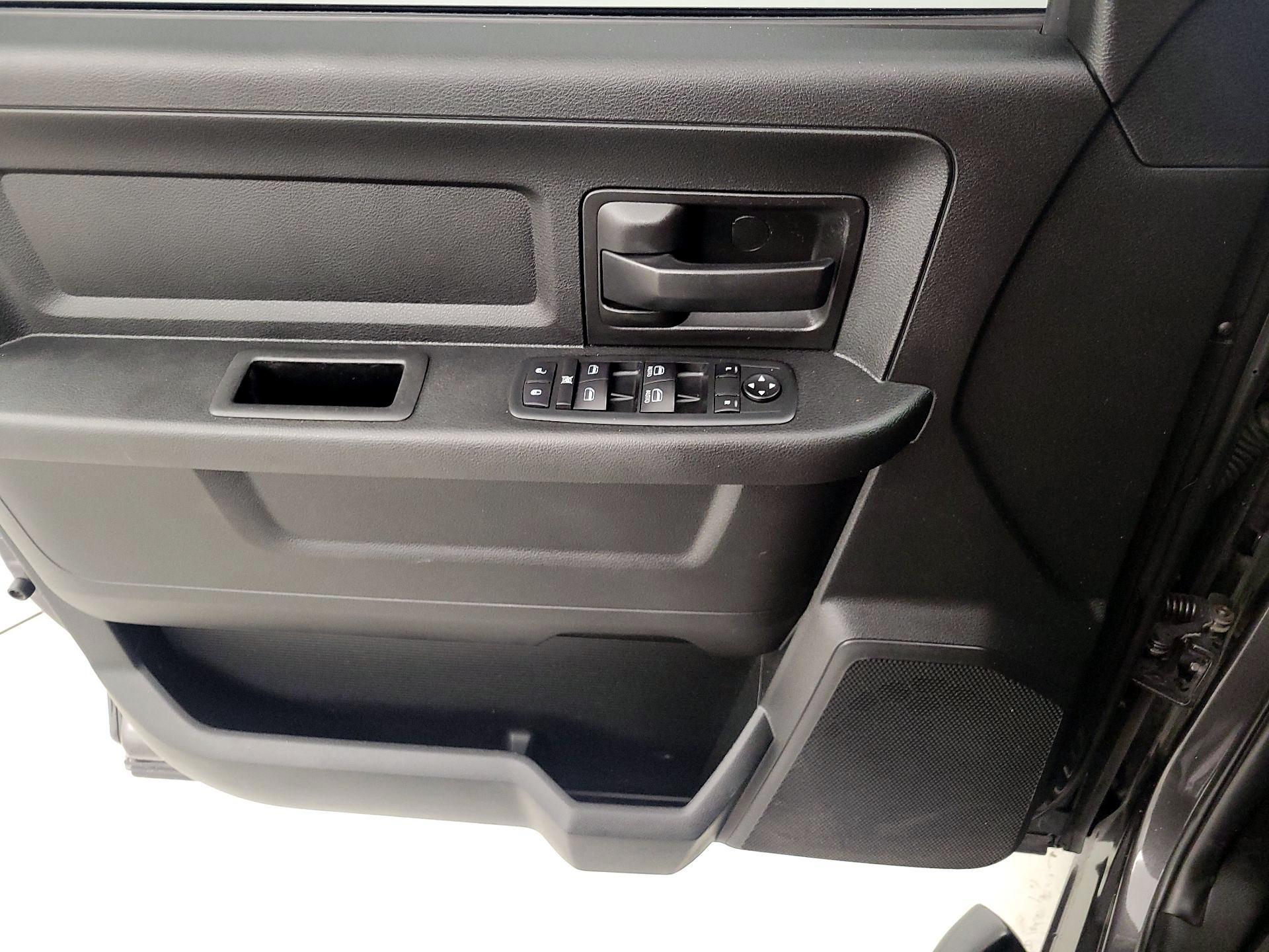 Thumbnail: 2020 RAM 1500 Classic - 12