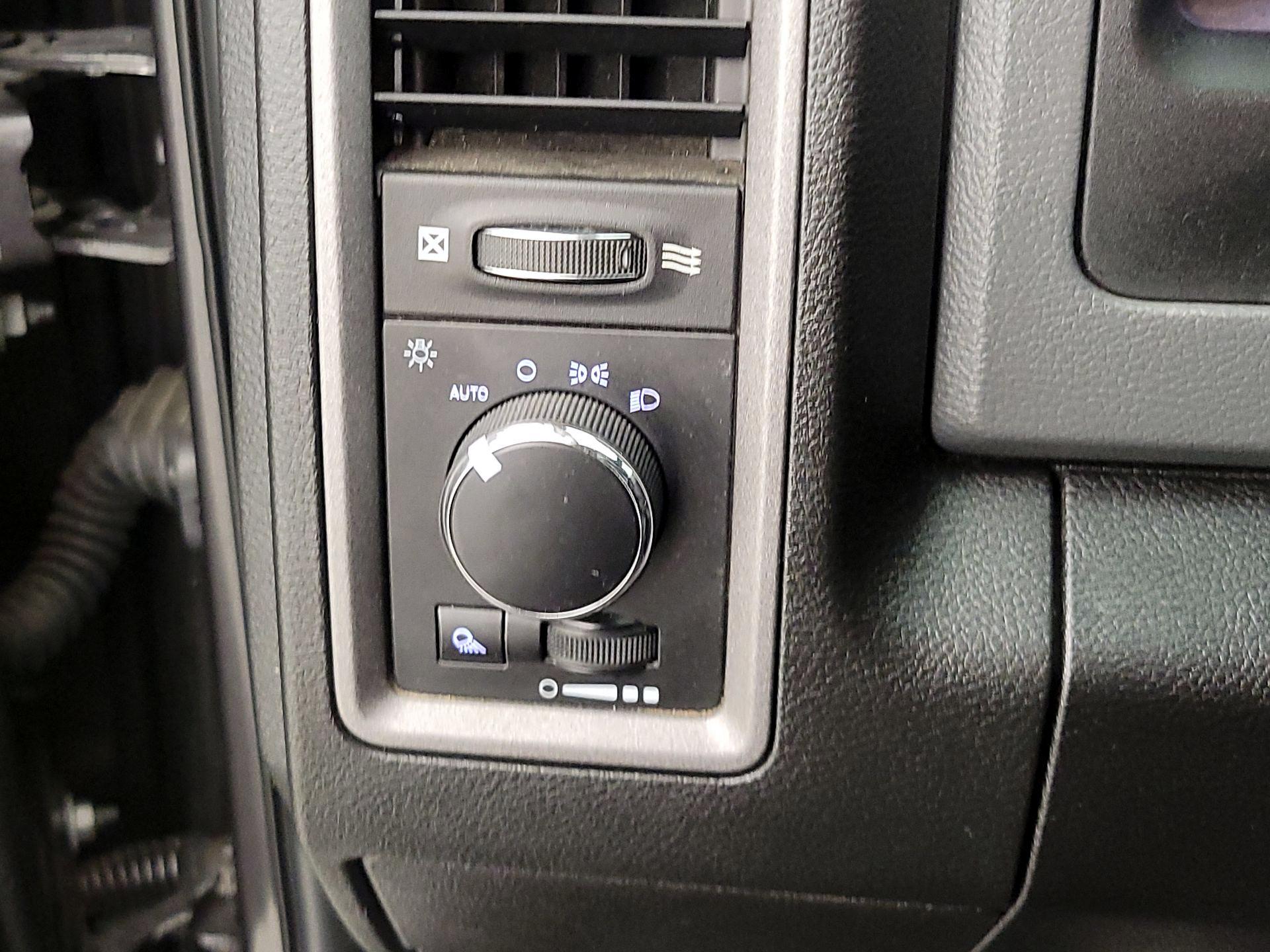 Thumbnail: 2020 RAM 1500 Classic - 13