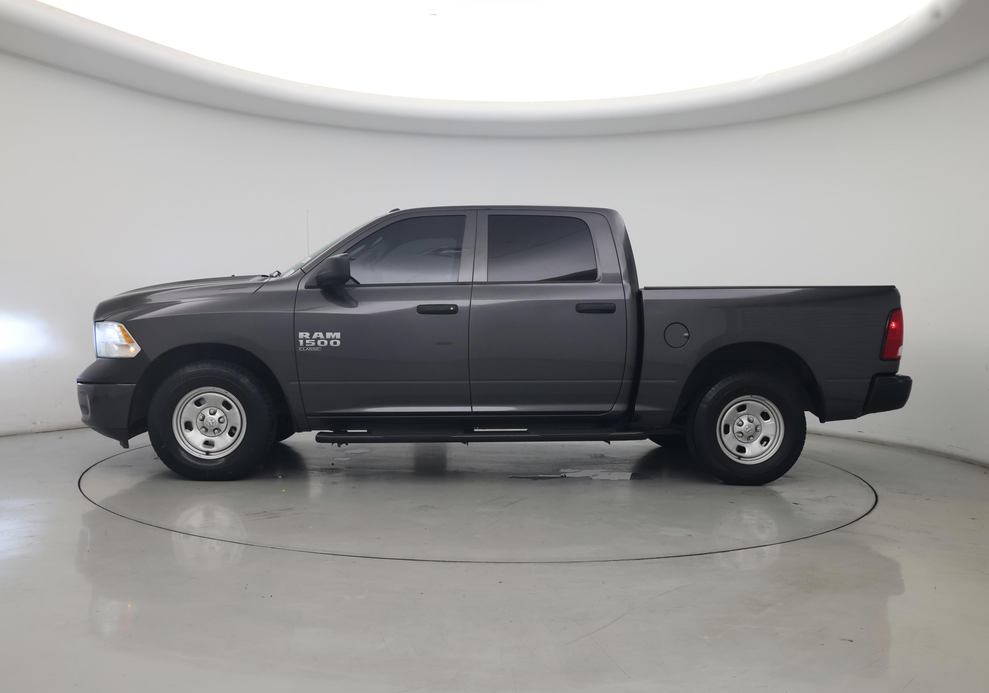 Thumbnail: 2020 RAM 1500 Classic - 3