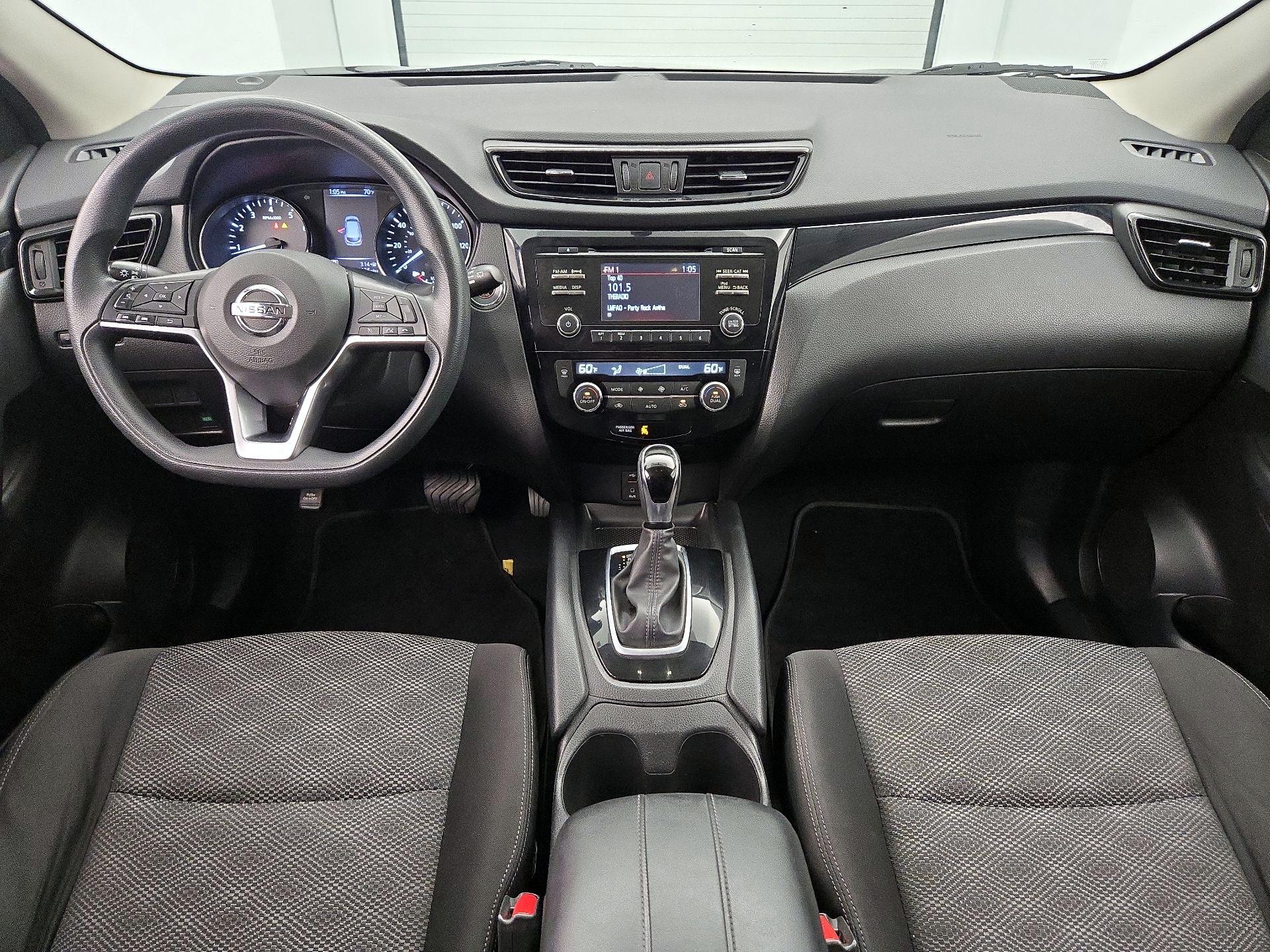 Thumbnail: 2017 Nissan Rogue Sport - 9