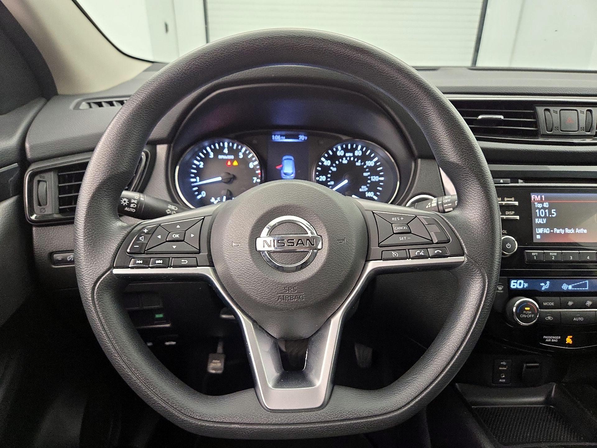 Thumbnail: 2017 Nissan Rogue Sport - 10