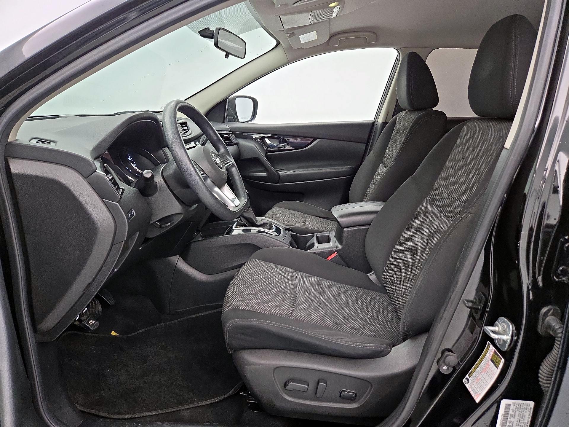 Thumbnail: 2017 Nissan Rogue Sport - 11