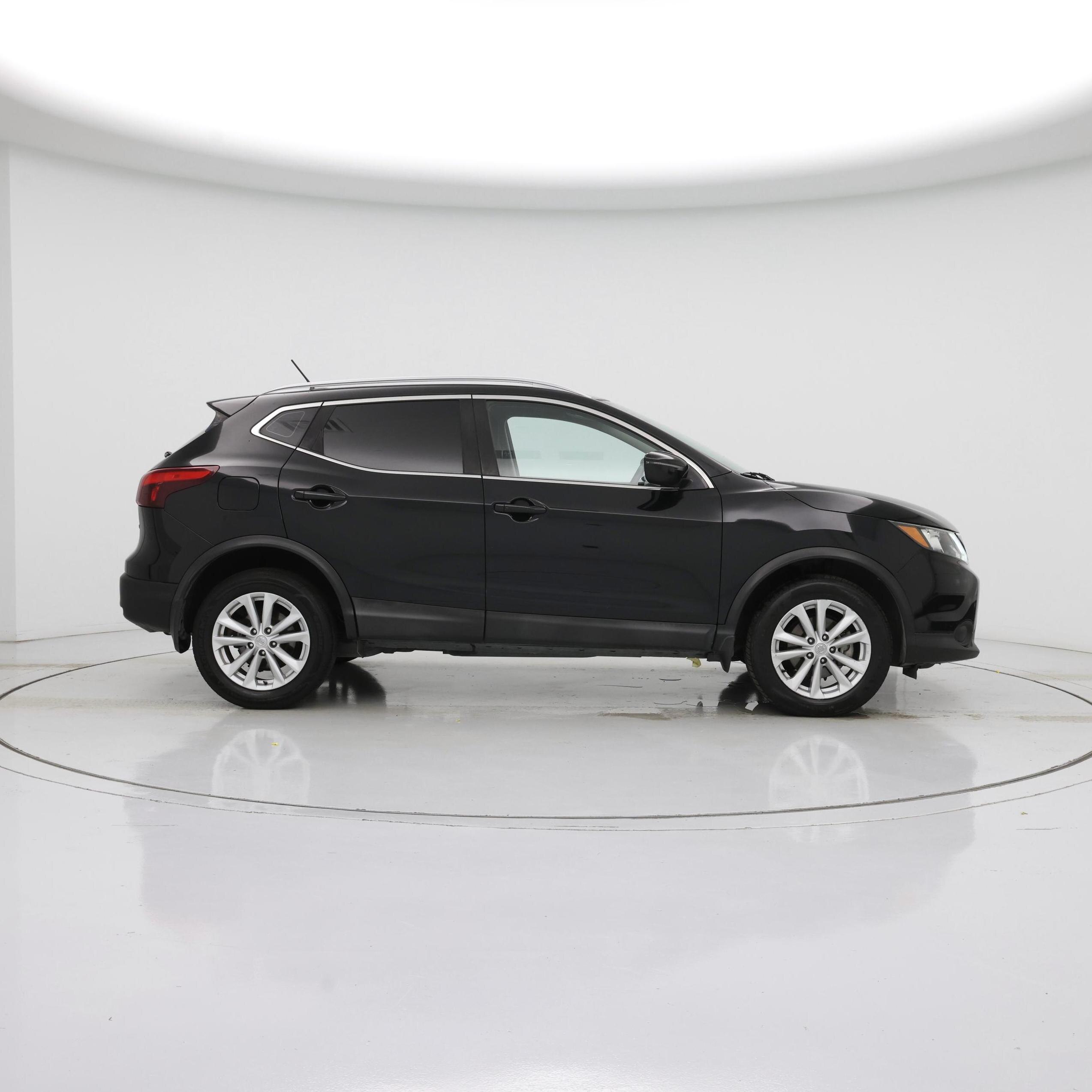 Thumbnail: 2017 Nissan Rogue Sport - 7