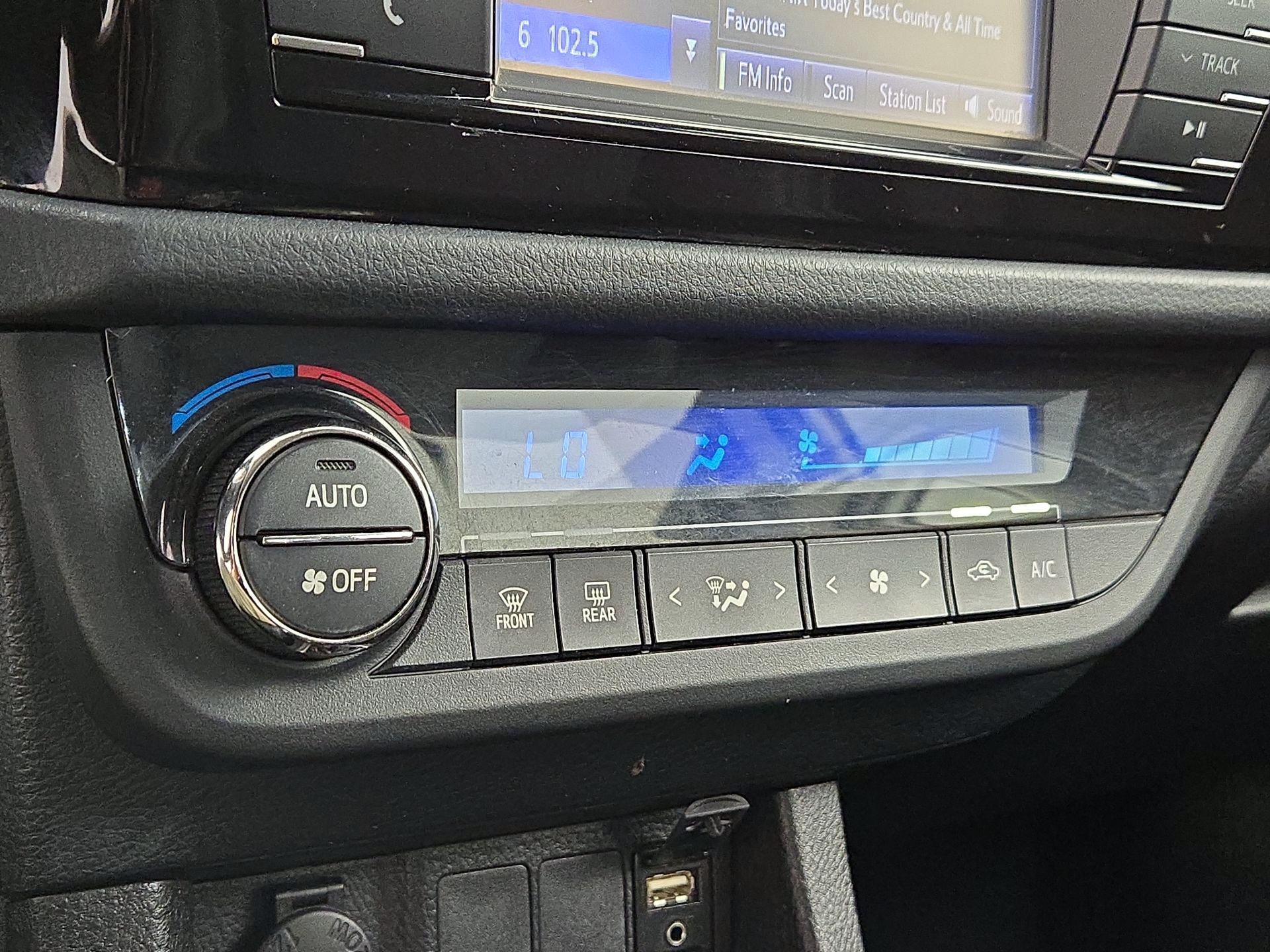 Thumbnail: 2016 Toyota Corolla - 16