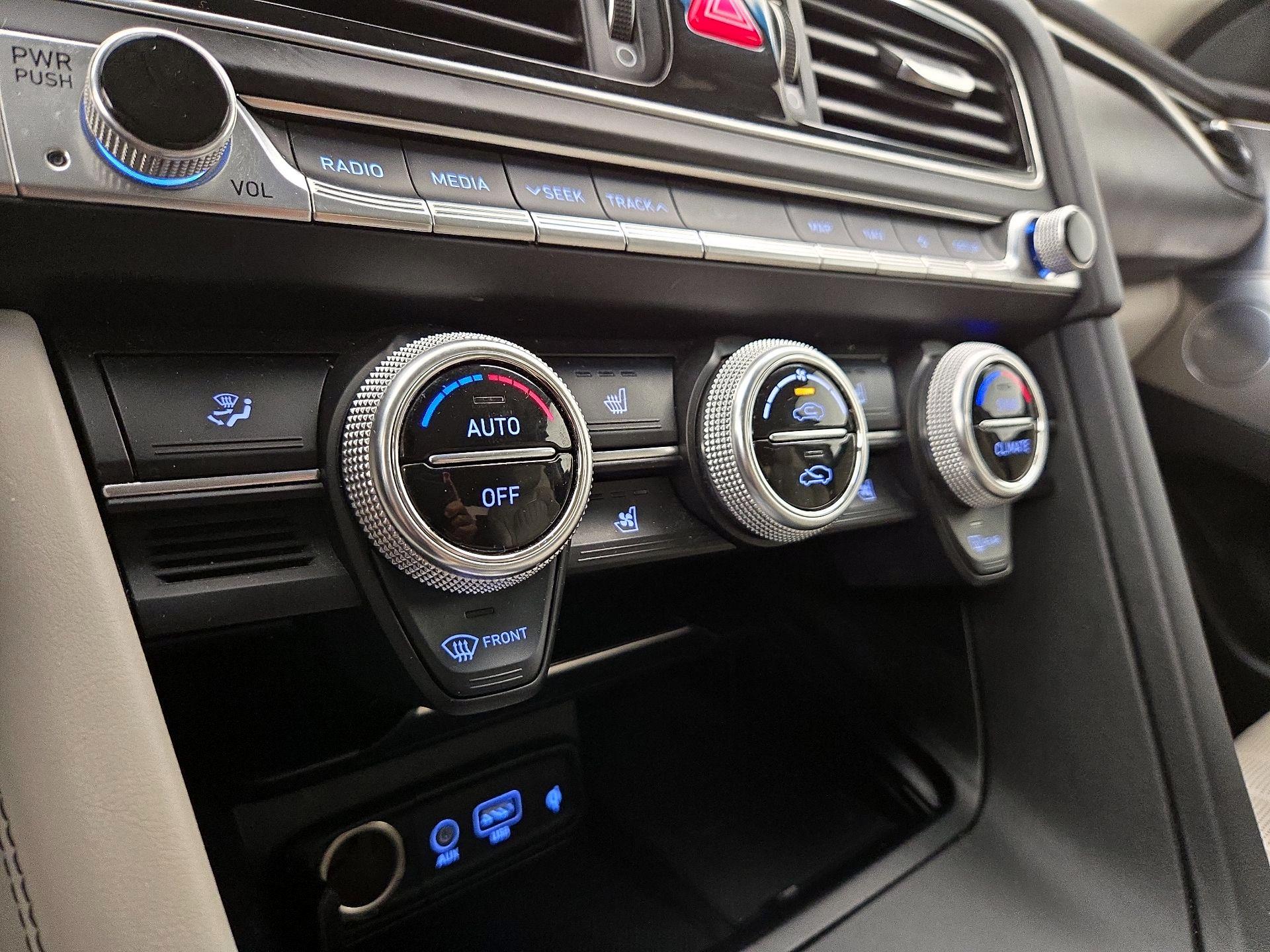 Thumbnail: 2019 Genesis G70 - 17