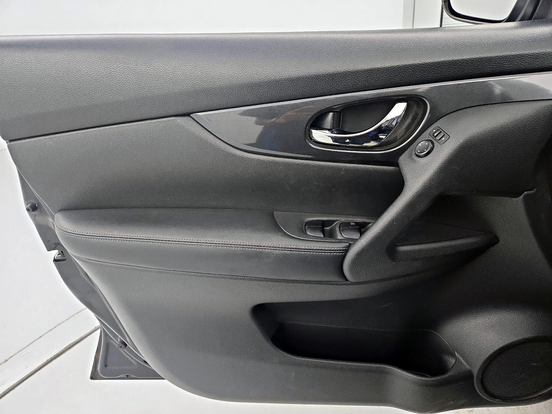 Thumbnail: 2017 Nissan Rogue - 12