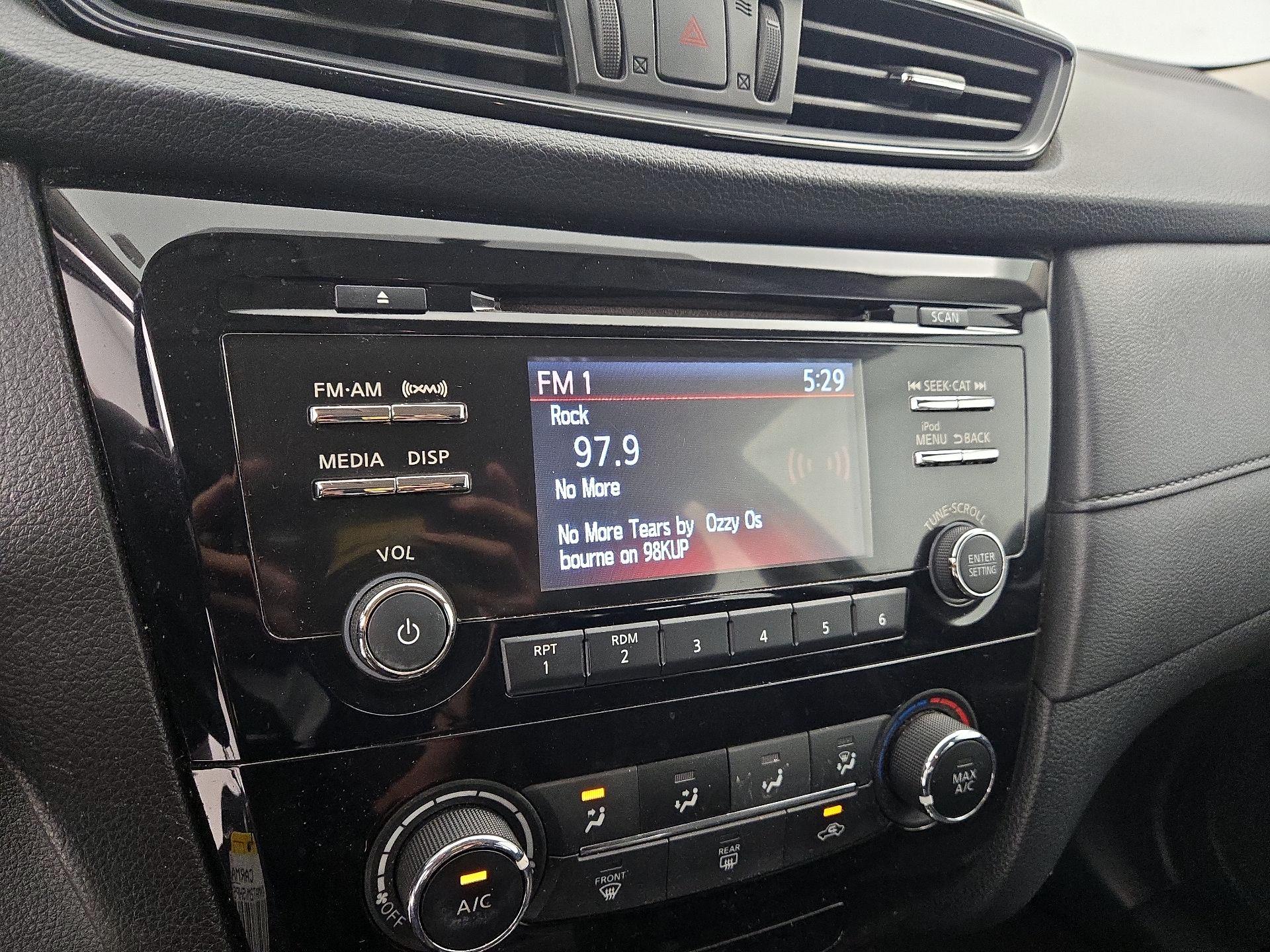 Thumbnail: 2017 Nissan Rogue - 15