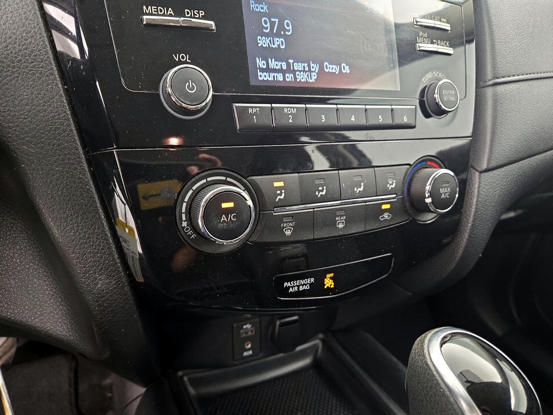 Thumbnail: 2017 Nissan Rogue - 16