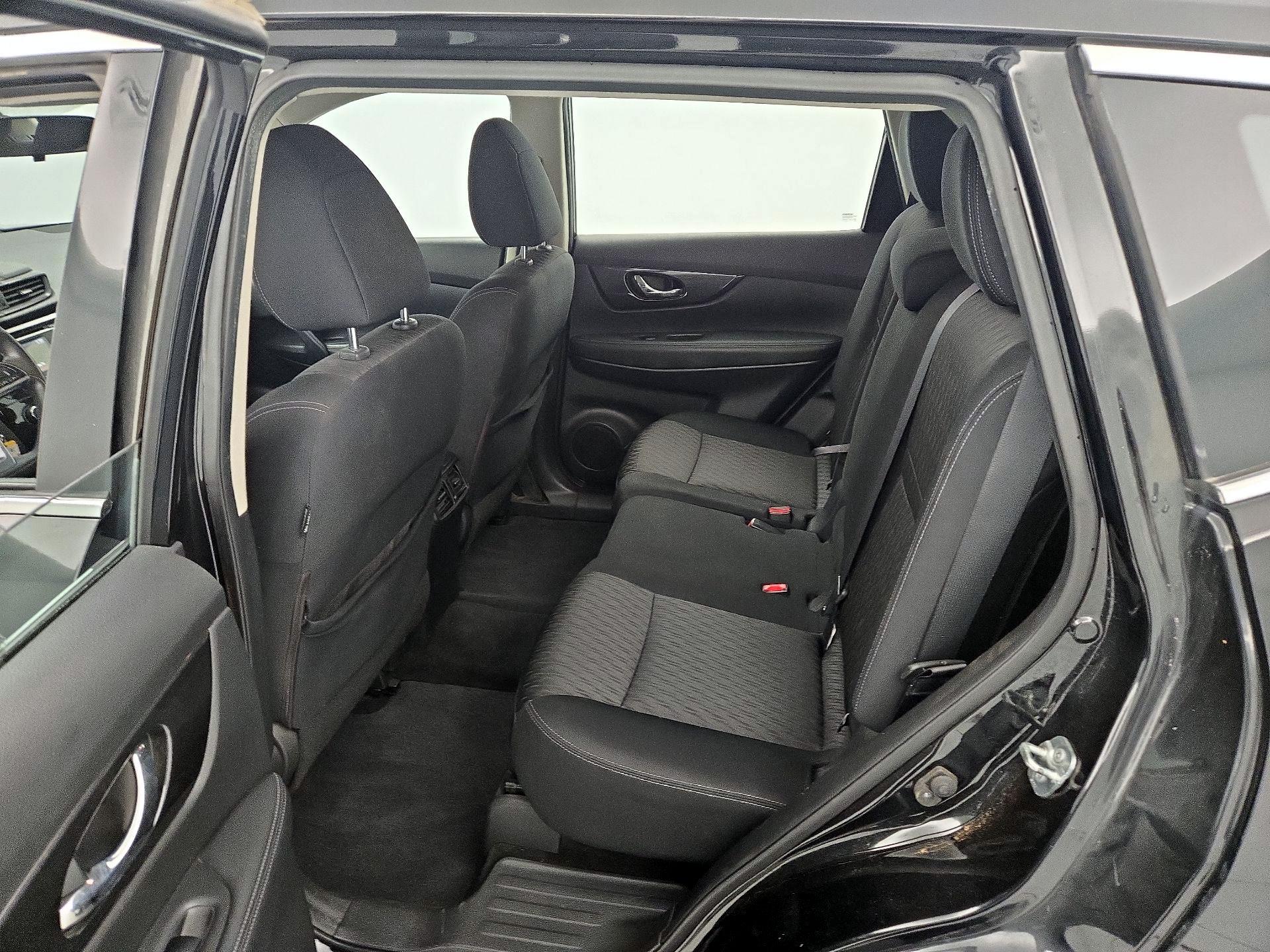 Thumbnail: 2017 Nissan Rogue - 19