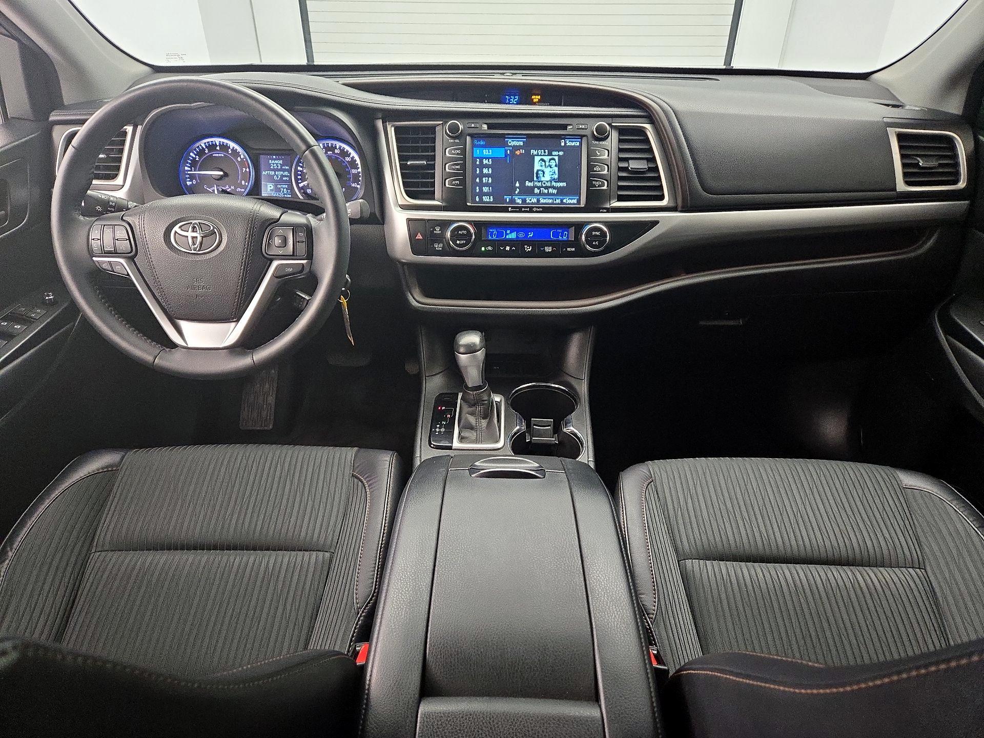 Thumbnail: 2016 Toyota Highlander - 9