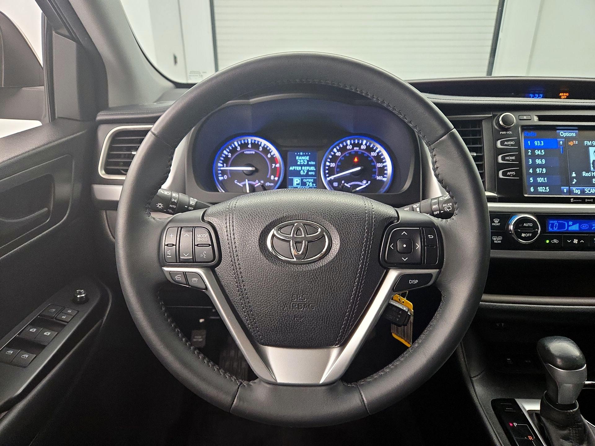 Thumbnail: 2016 Toyota Highlander - 10