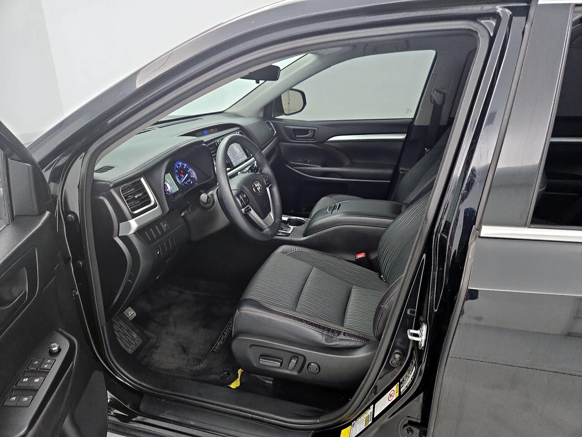 Thumbnail: 2016 Toyota Highlander - 11