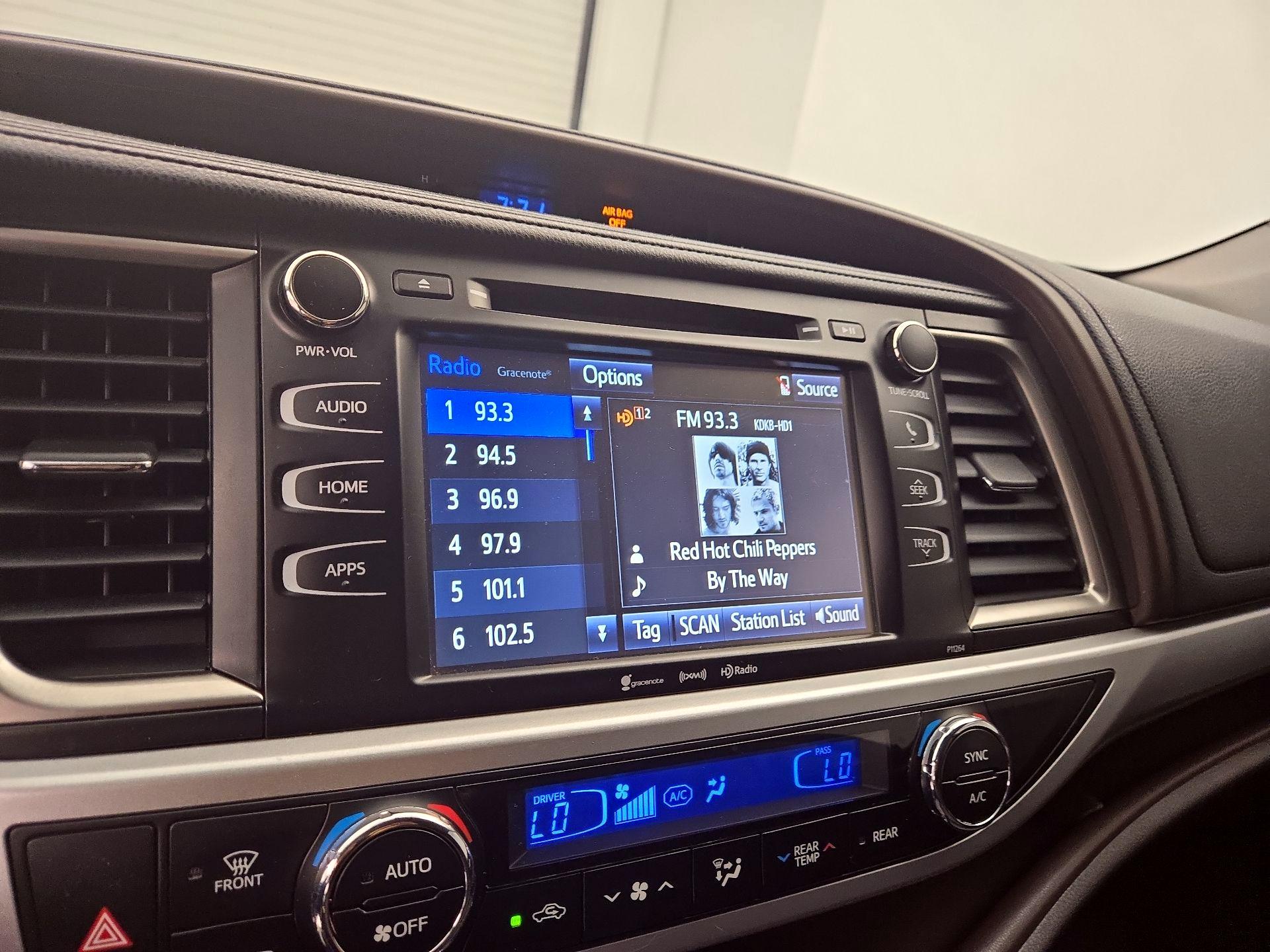 Thumbnail: 2016 Toyota Highlander - 15