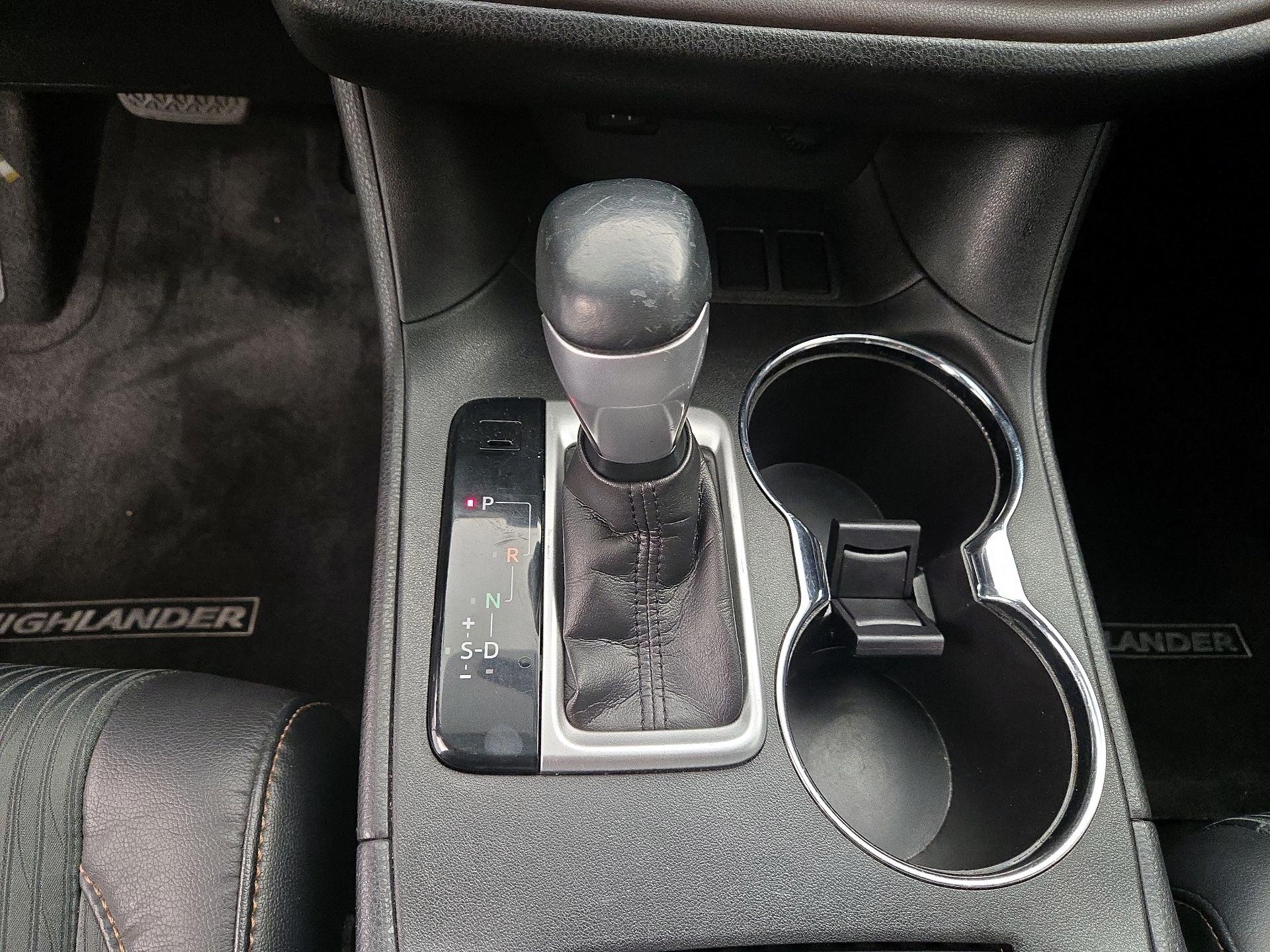 Thumbnail: 2016 Toyota Highlander - 17