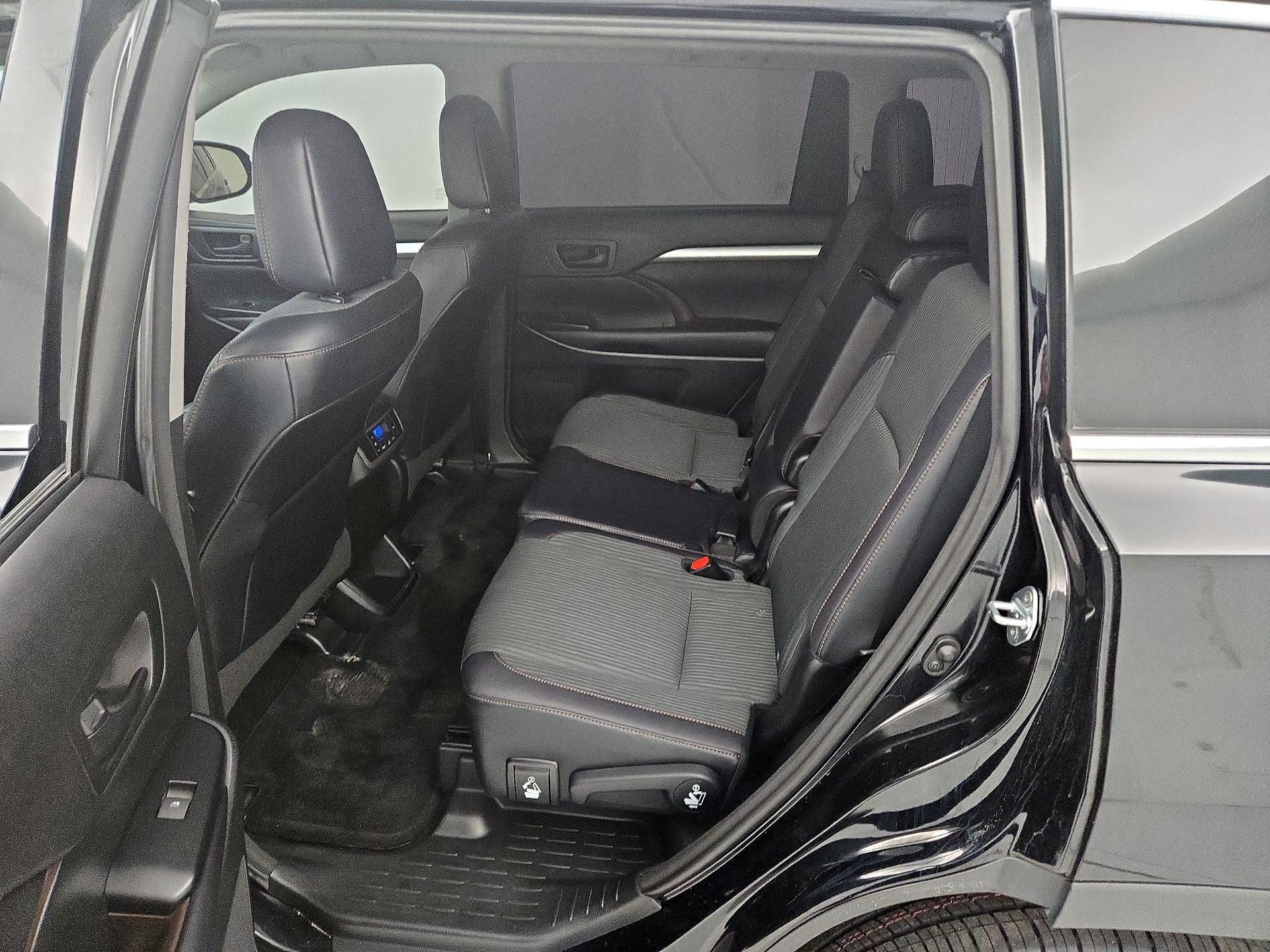 Thumbnail: 2016 Toyota Highlander - 19