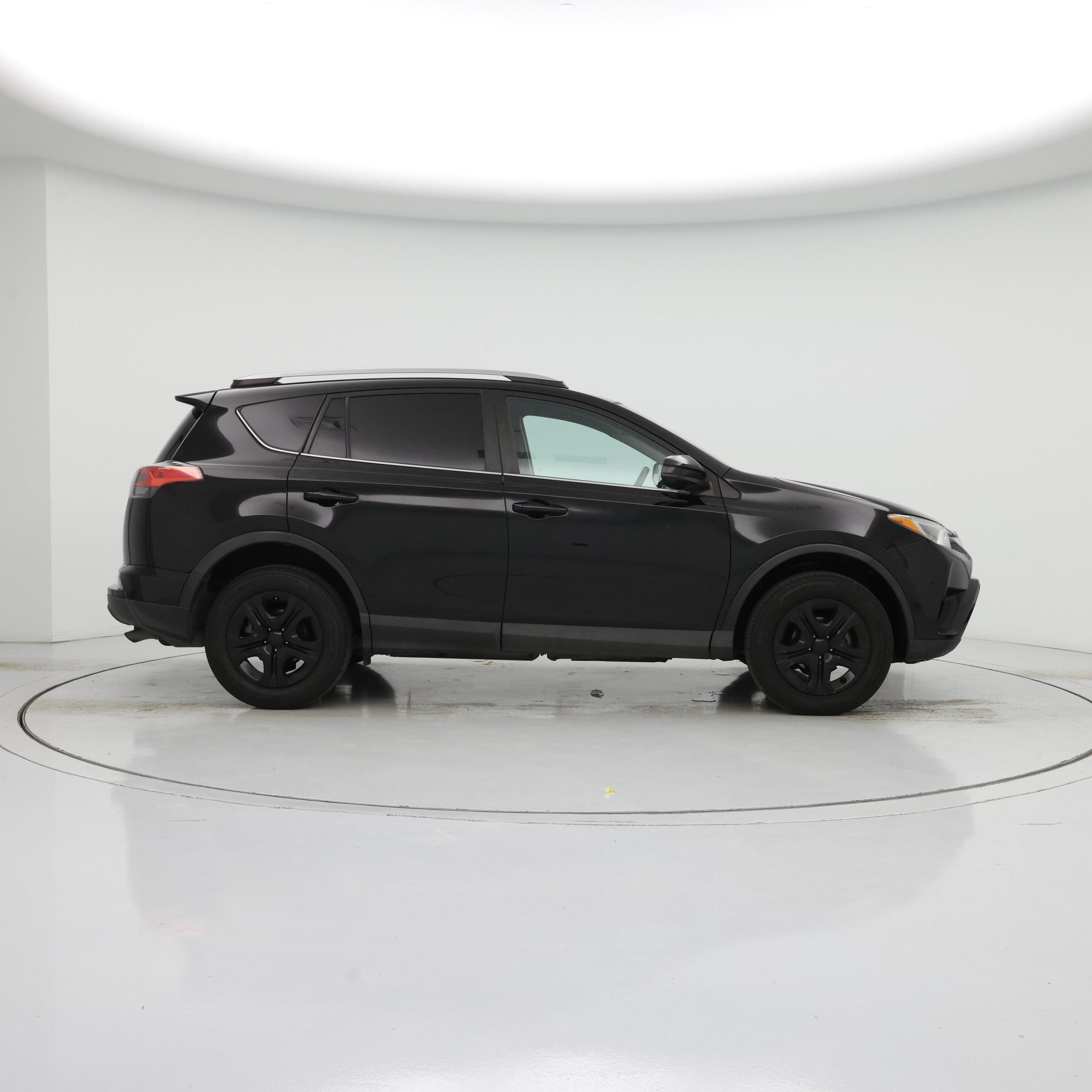 Thumbnail: 2017 Toyota RAV4 - 7